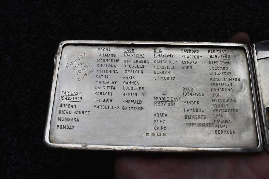 A WORLD WAR II V COMMANDOS SILVER CIGARETTE CASE, - 2