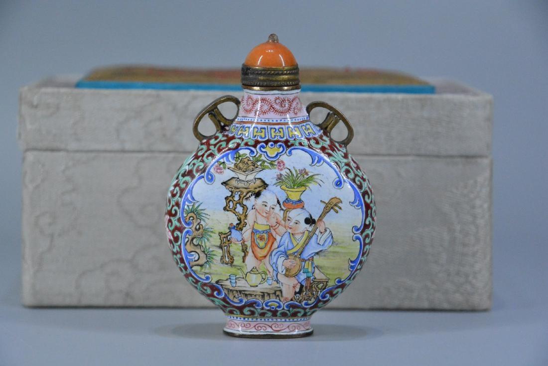 A CHINESE GILT AND ENAMELED BRONZE SNUFF BOTTLE, QING (1 of 5)