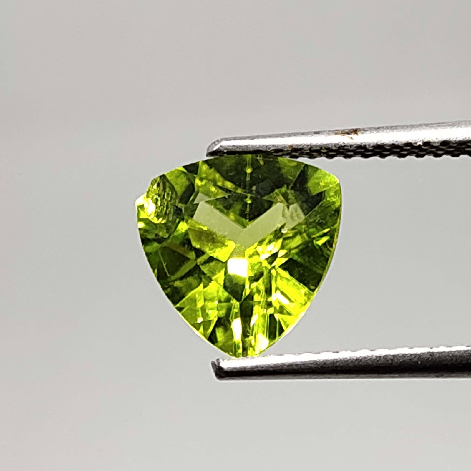 2.35 ct Natural Green Peridot (1 of 8)