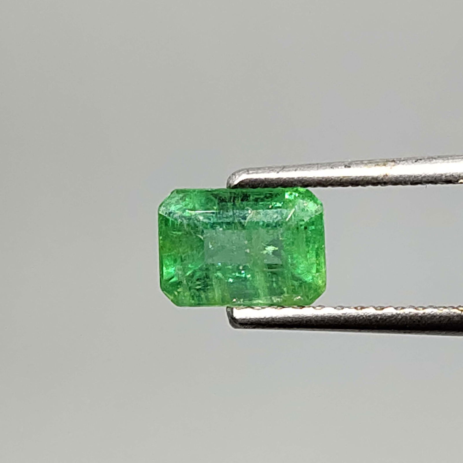 0.60 ct Natural Emerald (1 of 8)