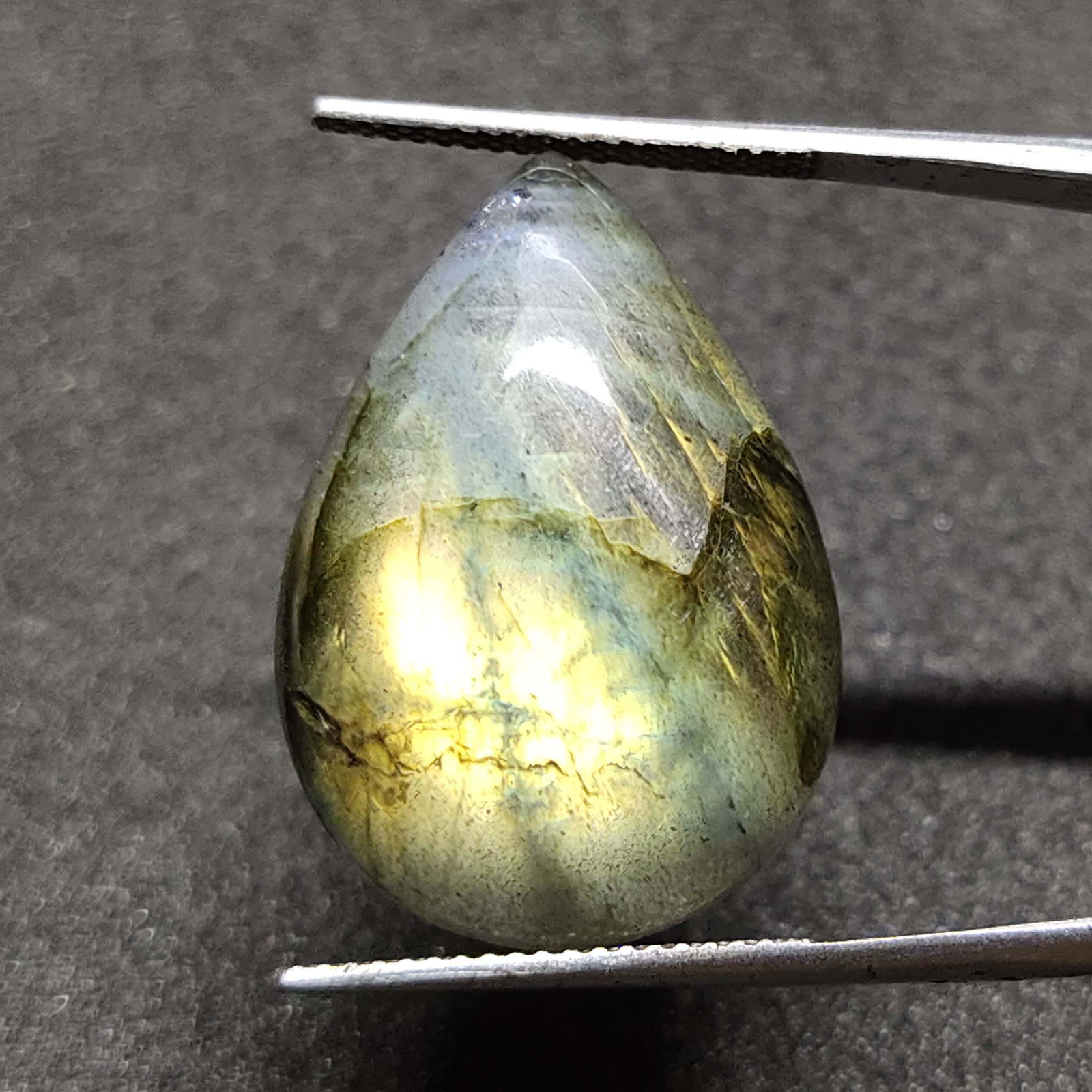 18.00 ct Natural Labradorite (1 of 5)