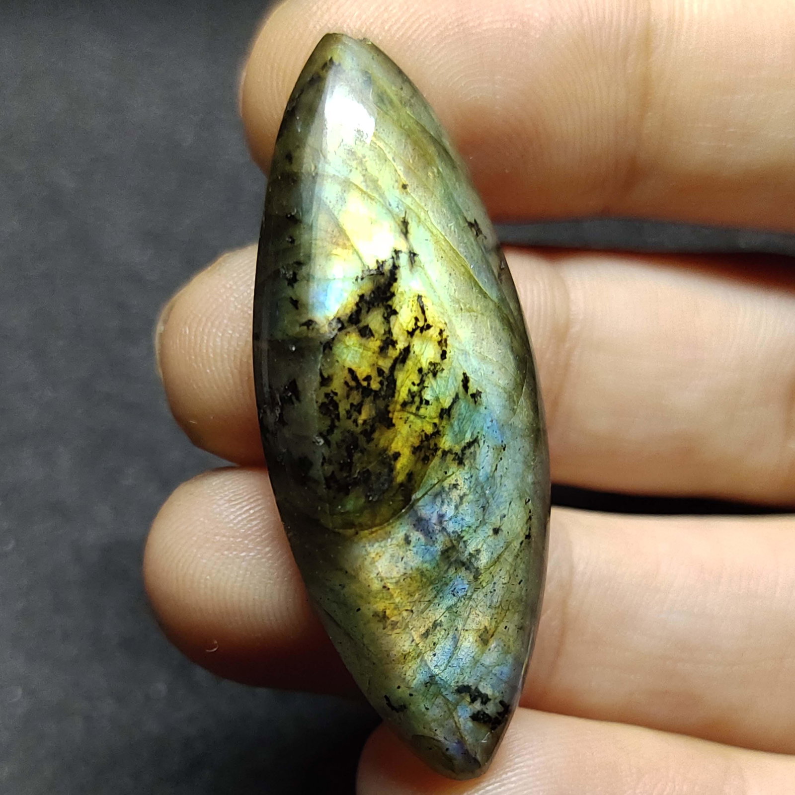 26.40 ct Natural Labradorite (1 of 6)