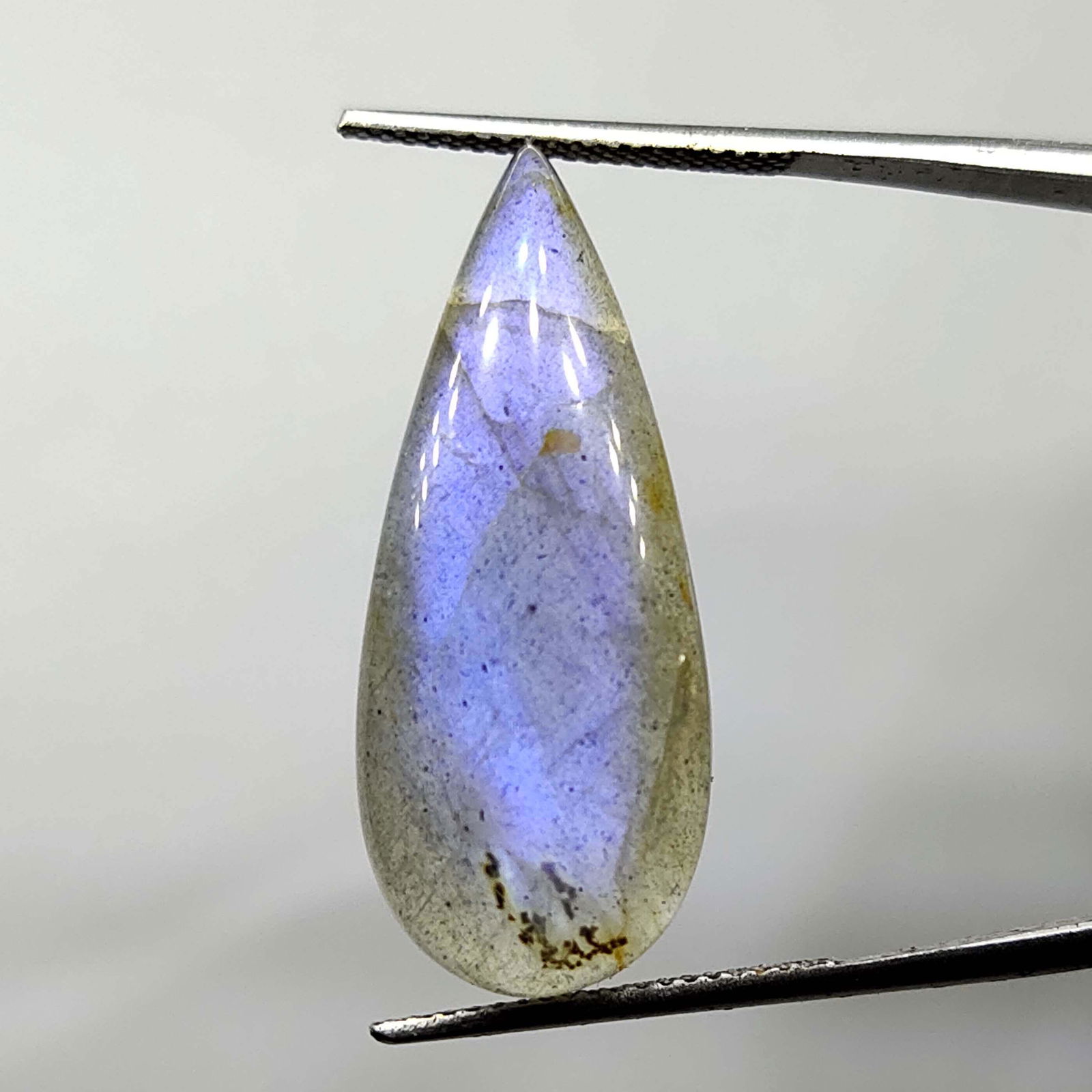 15.40 Ct Natural Blue Labradorite: Natural Blue Labradorite with an exact weight is 15.40 ct.AAA Quality stone