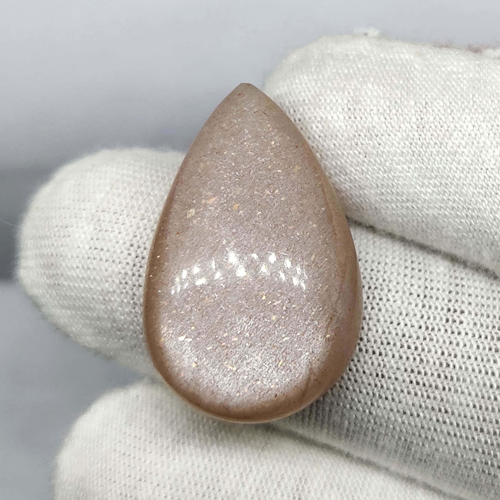 27.95 Ct Natural Peach Moonstone: Natural Peach Moonstone with an exact weight is 27.95 ct.AAA Quality stone