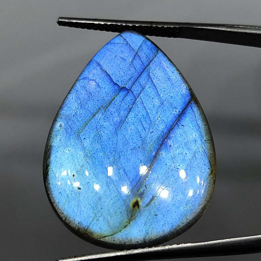 21.35 ct Natural Blue Labradorite: Natural Blue Labradorite with an exact weight is 21.35 ct.Top Quality stone