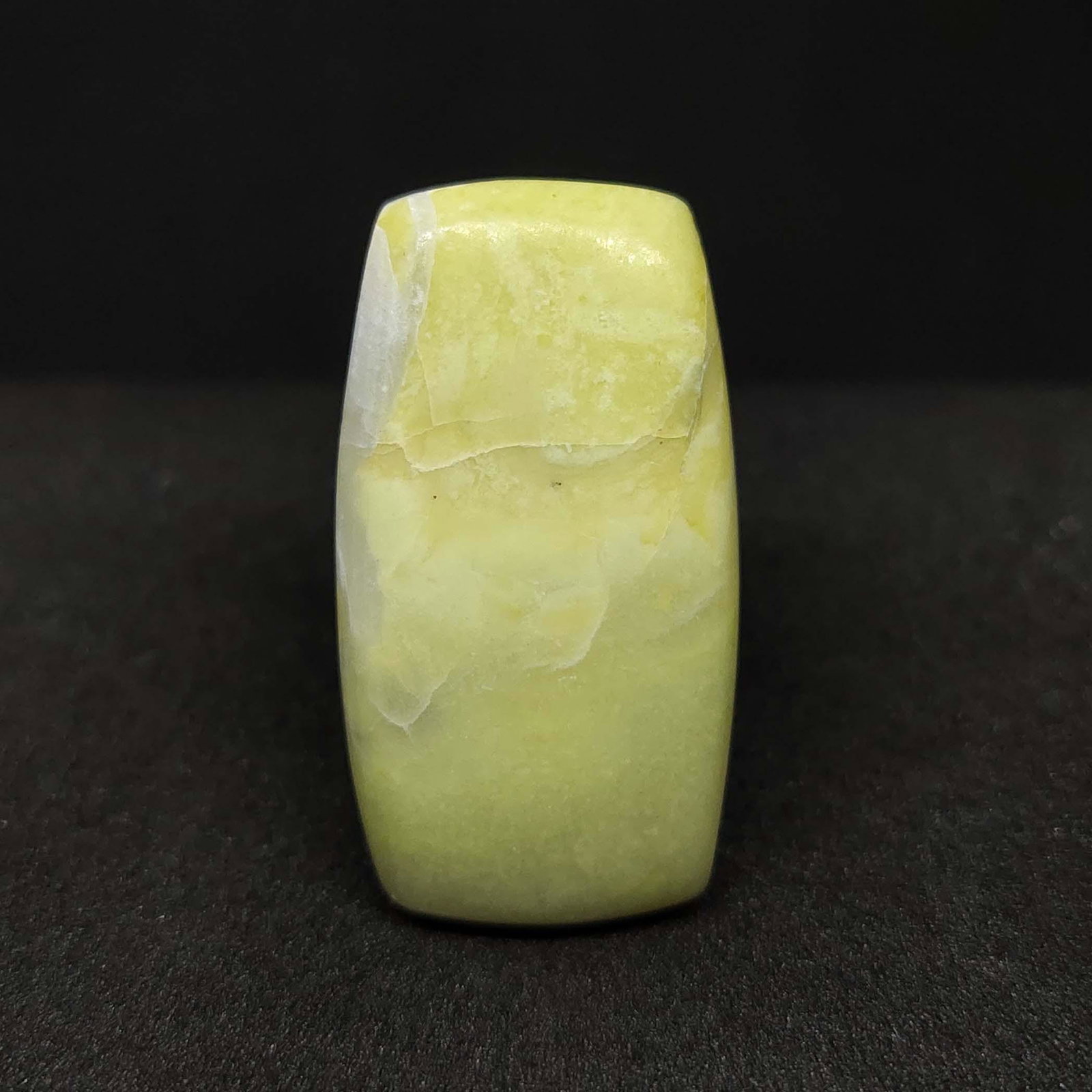 32.55 ct Natural Lemon Chrysoprase: Natural Lemon Chrysoprase with an exact weight is 32.55 ct.Top Quality stone
