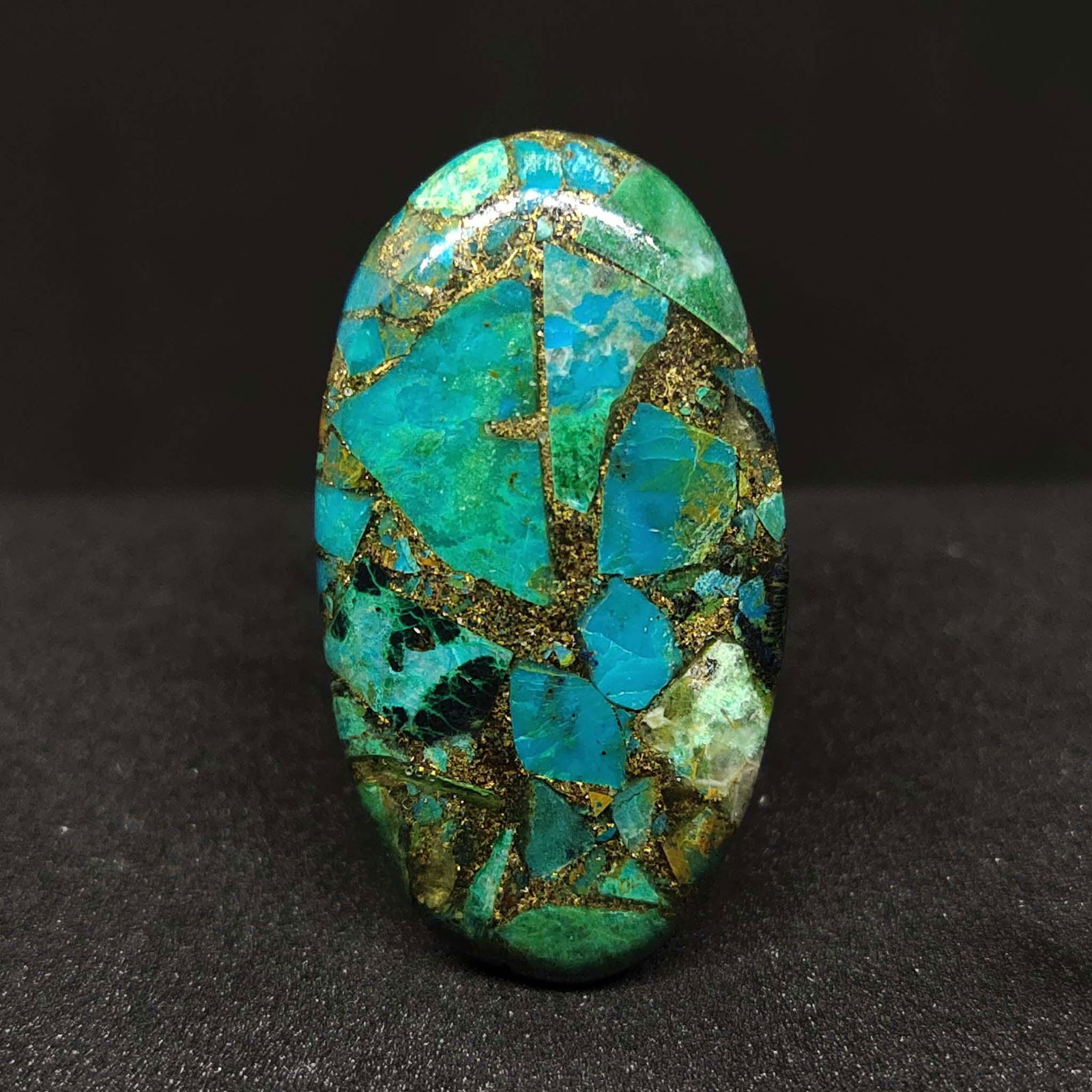21.55 ct Copper Chryscolla (1 of 2)