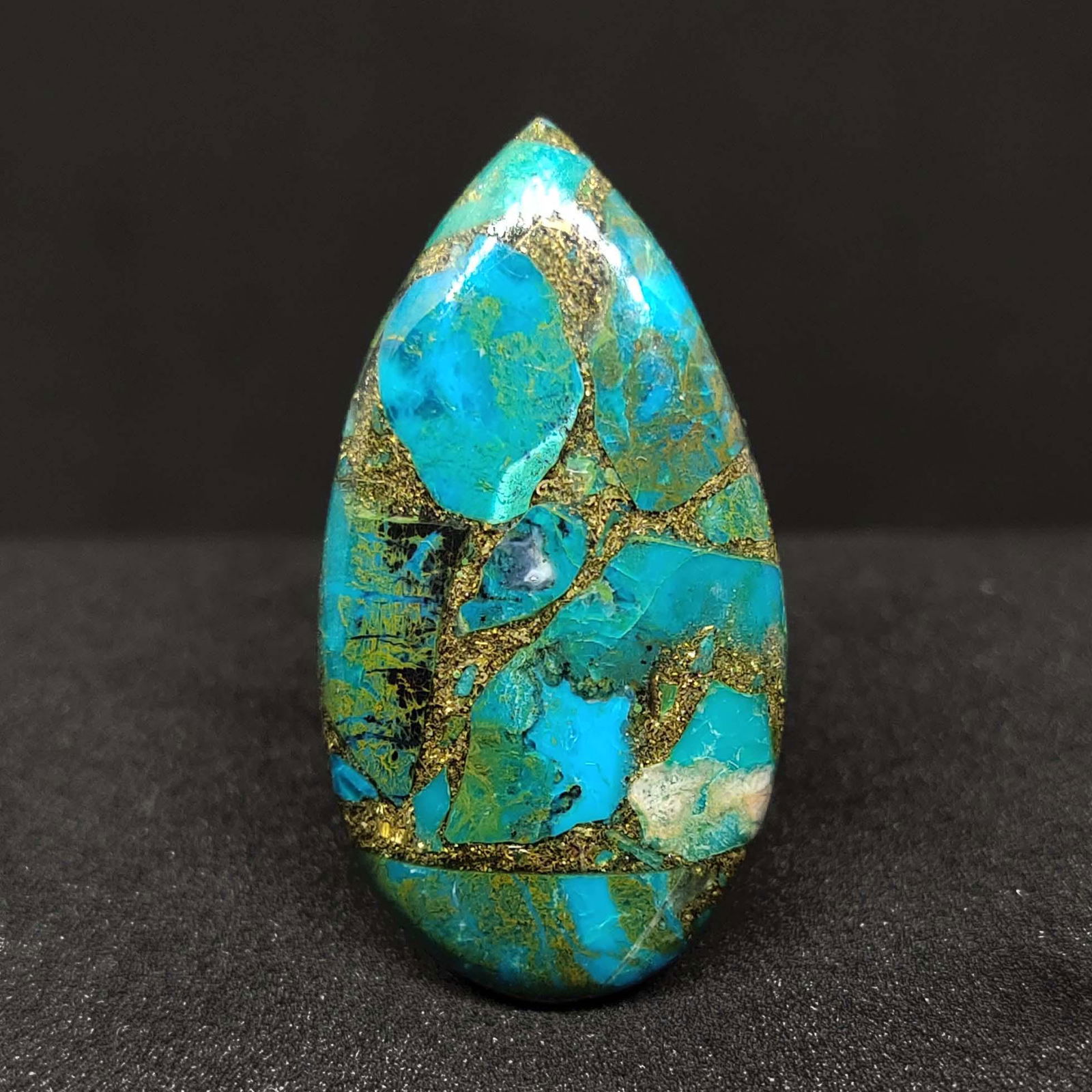 18.60 ct Copper Chryscolla (1 of 2)