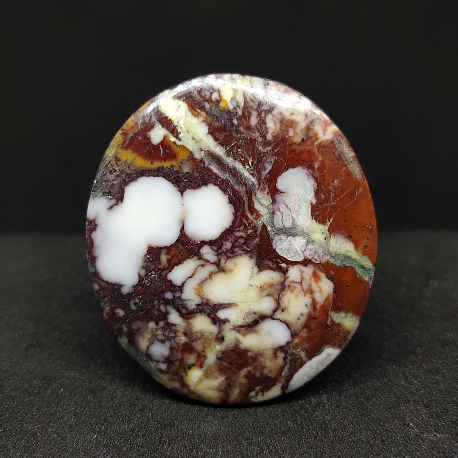 49.30 ct Natural Wild Horse Magnesite: Natural Wild Horse Magnesite with an exact weight is 49.30 ct.Top Quality stone