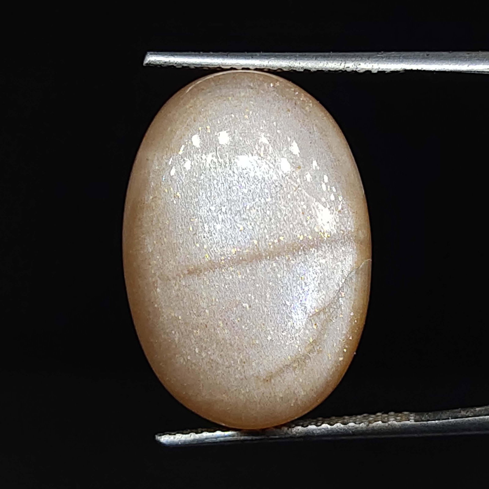 15.65 ct Natural Peach Moonstone: Natural Peach Moonstone with an exact weight is 15.65 ct.Top Quality stone