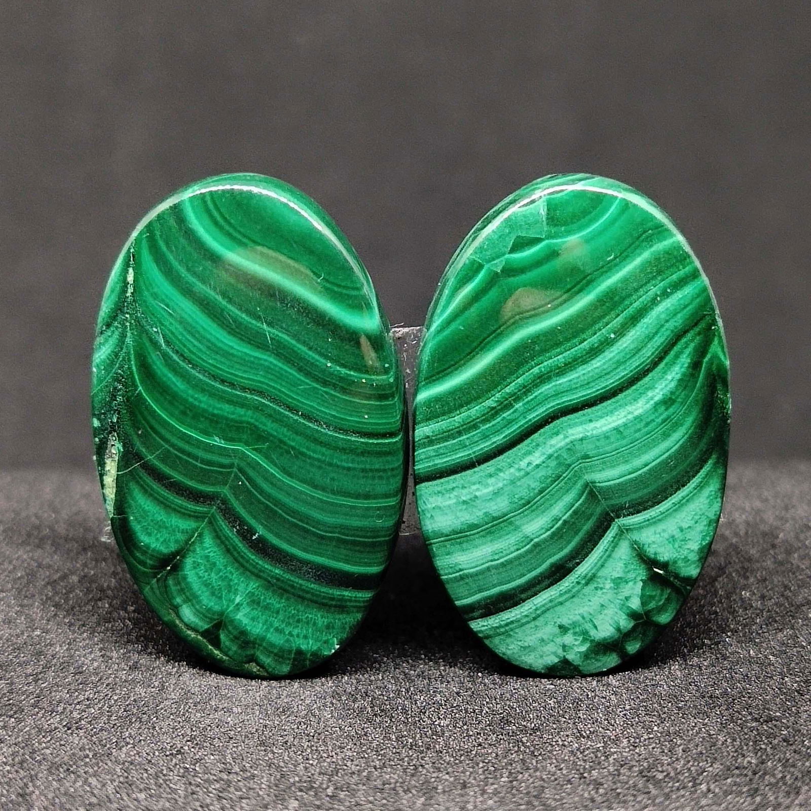 53.95 ct Natural Malachite Pair: Natural Malachite Pair with an exact weight is 53.95 ct.Top Quality stone