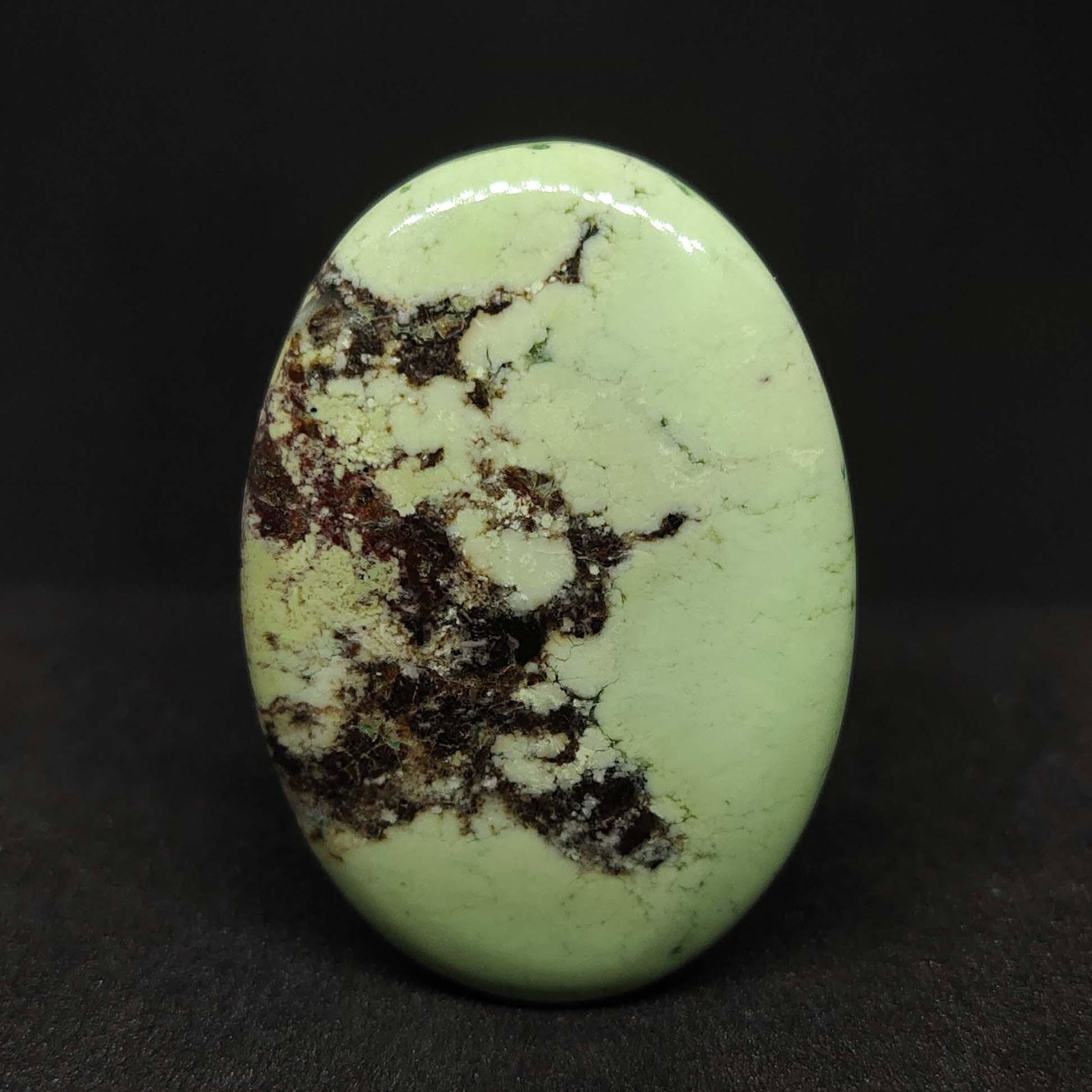 47.85 ct Natural Lemon Chrysoprase: Natural Lemon Chrysoprase with an exact weight is 47.85 ct.Top Quality stone