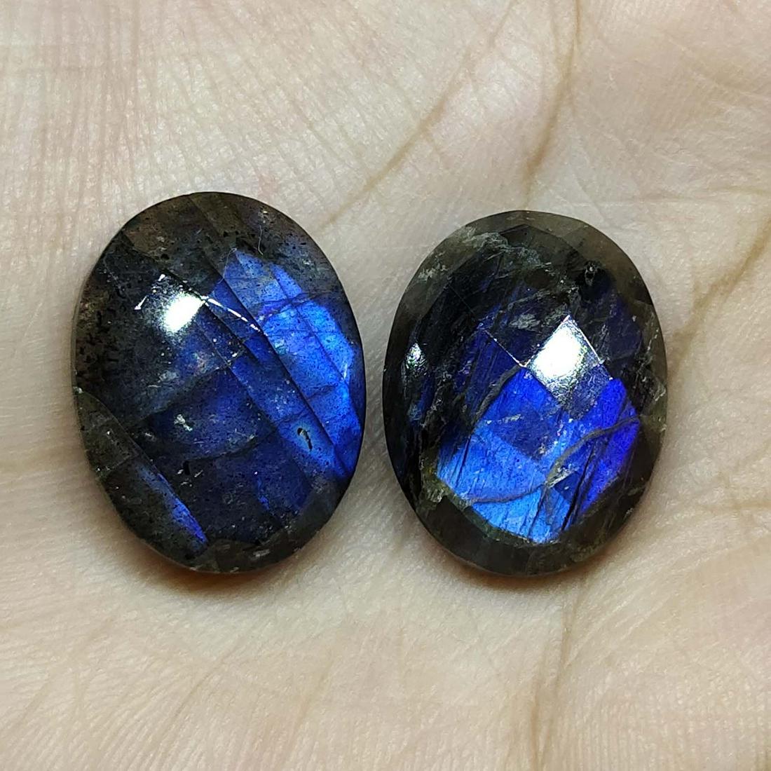 33.10 ct Natural Faceted Labradorite: Natural Faceted Labradorite with an exact weight is 33.10 ct. Top Quality stone