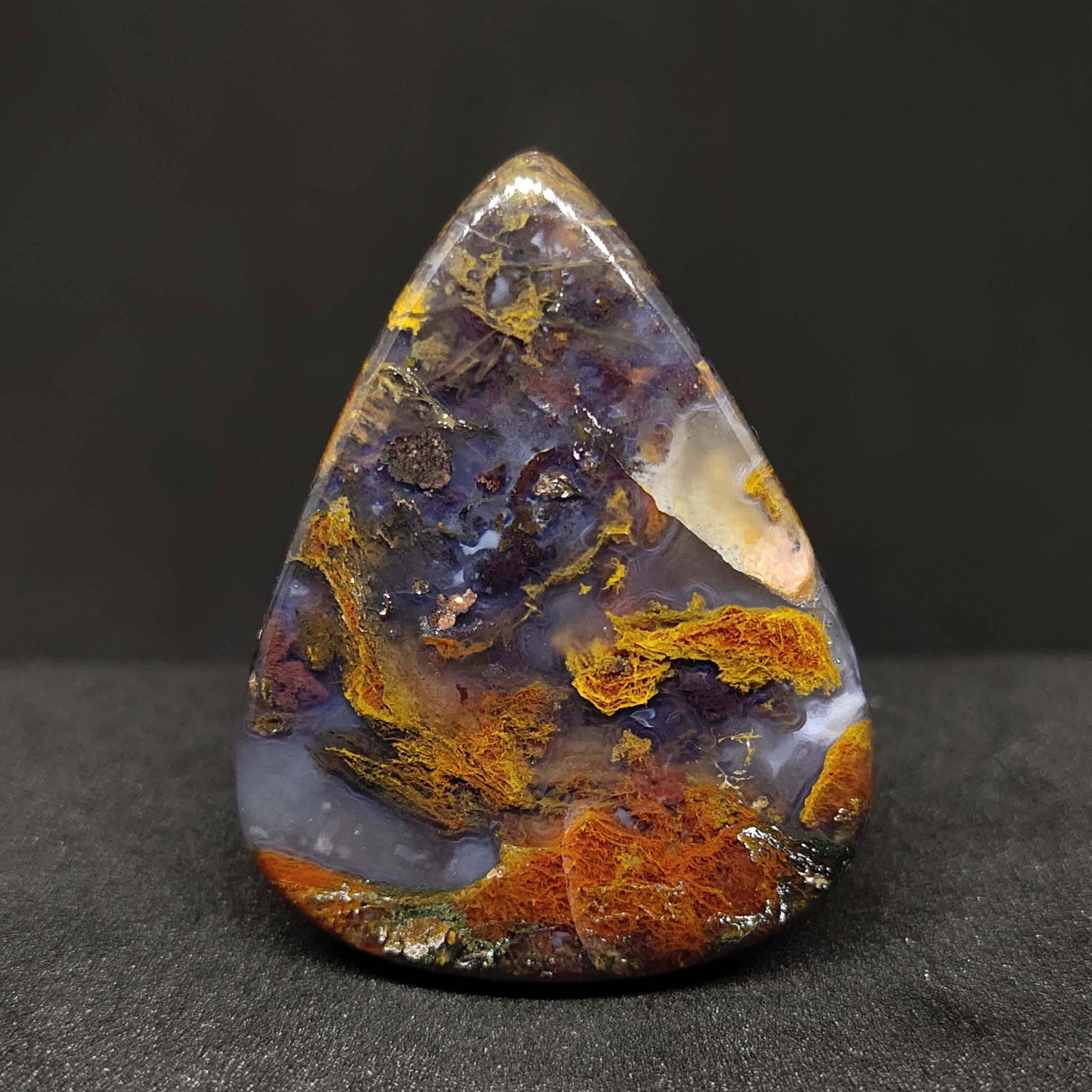 45.00 ct Natural Seam Agate (1 of 2)