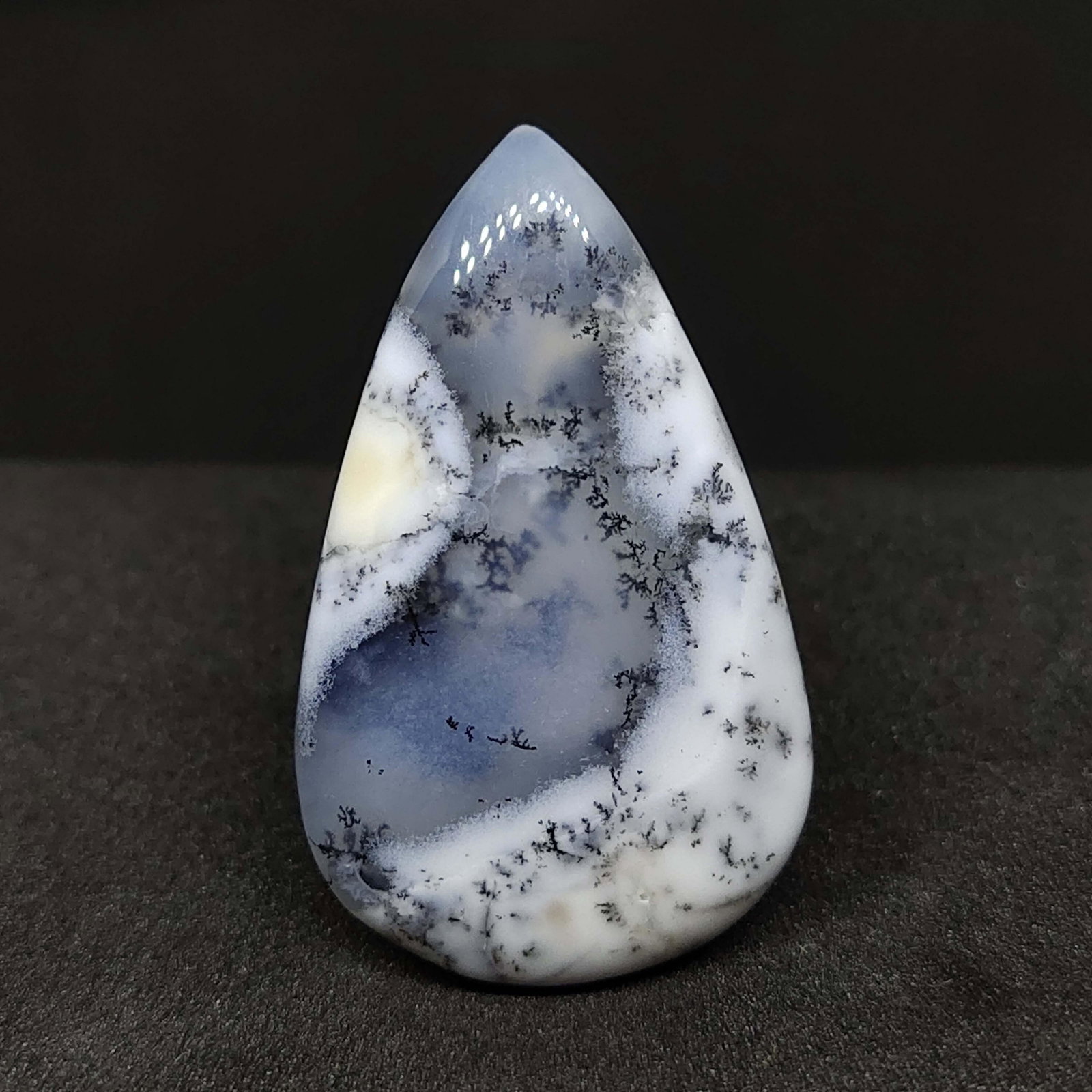 31.50 ct Natural Dendrite OPal: Note : Listed stones dimensions are millimetres only, not centimetres and all are 100% Natural and rarely selected stones only