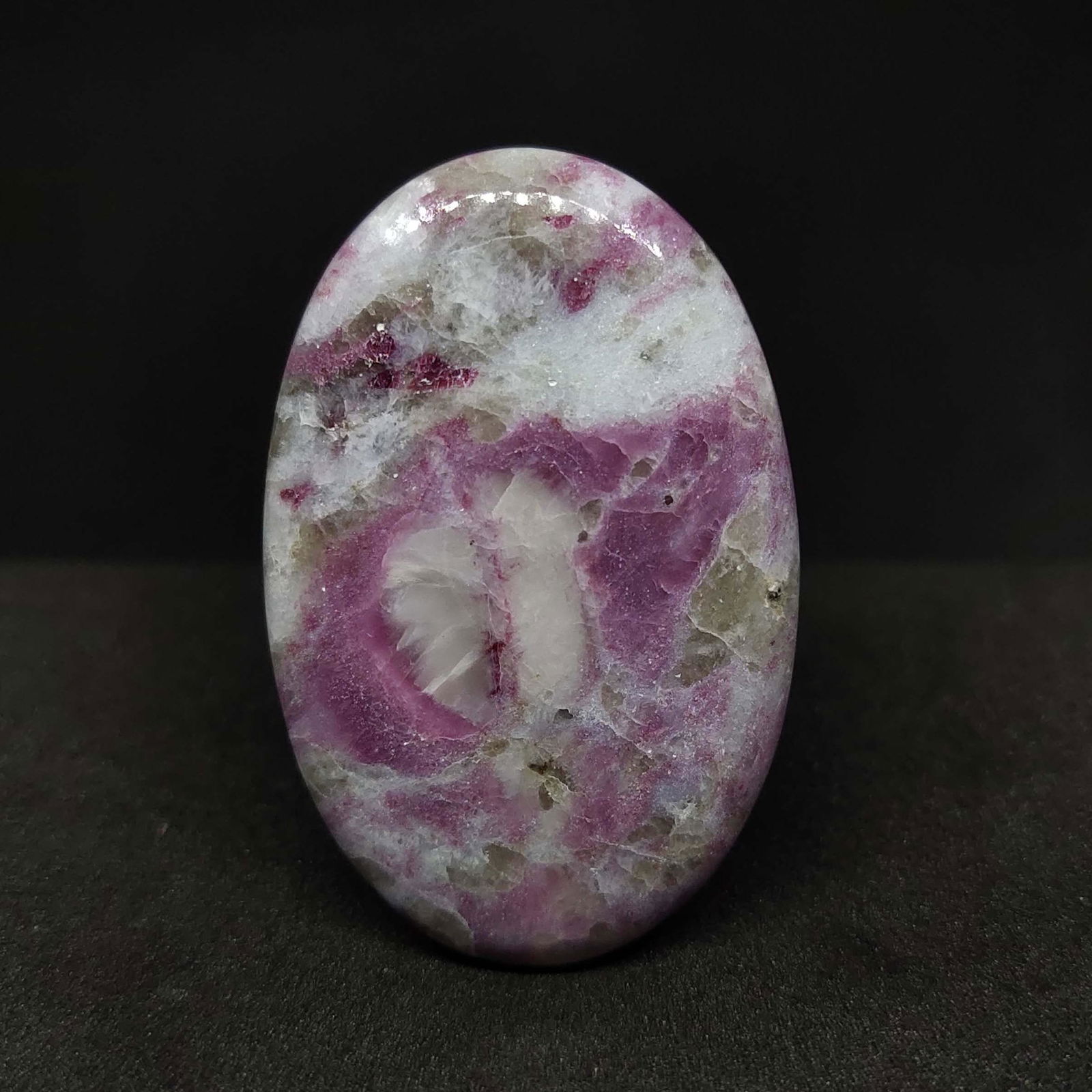 51.50 ct  Natural Ruby Crystal (1 of 2)