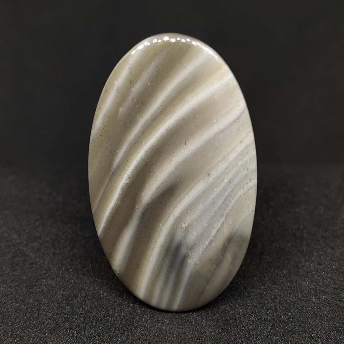 27.95 ct Natural Flint Stone (1 of 2)