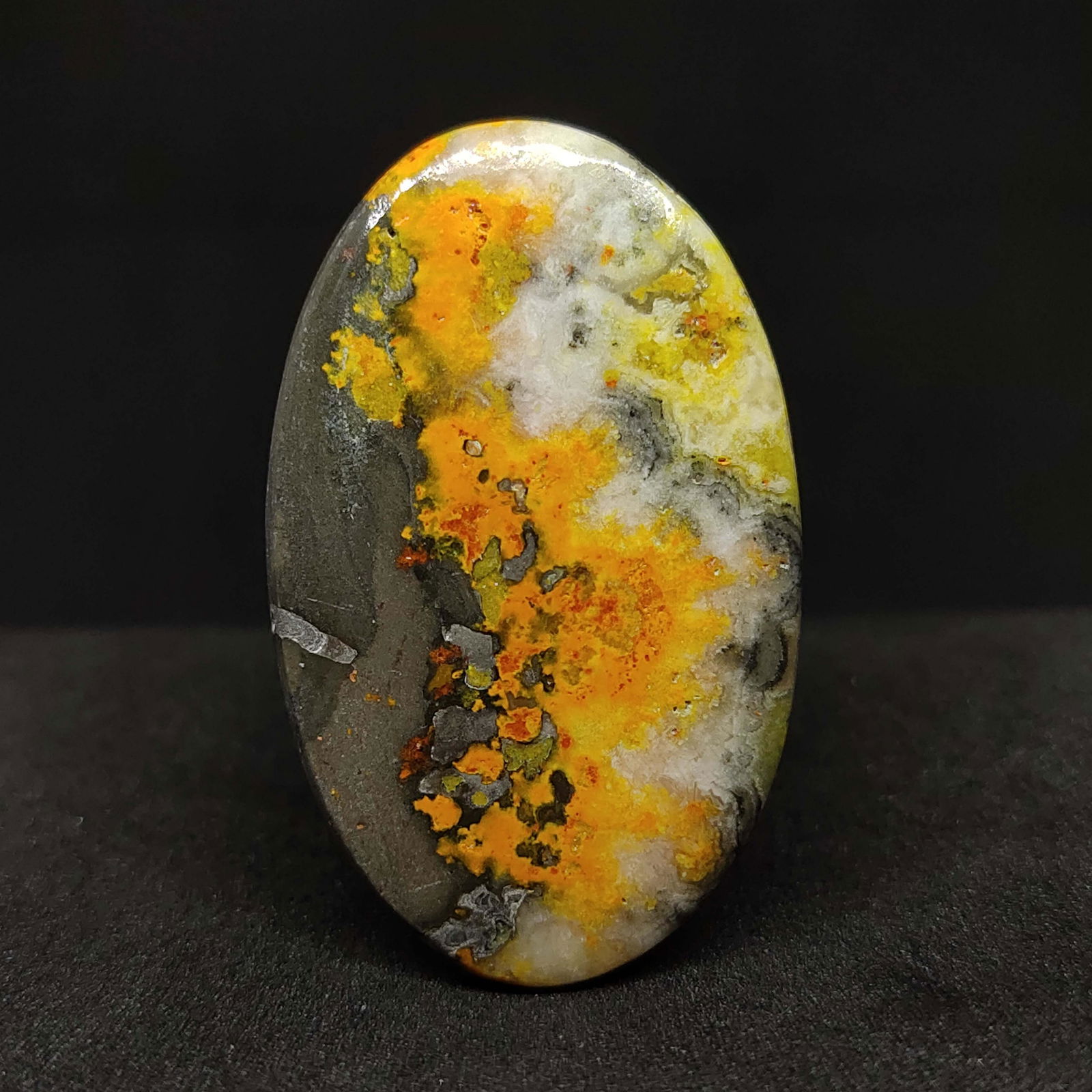 31.50 ct Natural Bumble Bee Jasper: Note : Listed stones dimensions are millimetres only, not centimetres and all are 100% Natural and rarely selected stones only