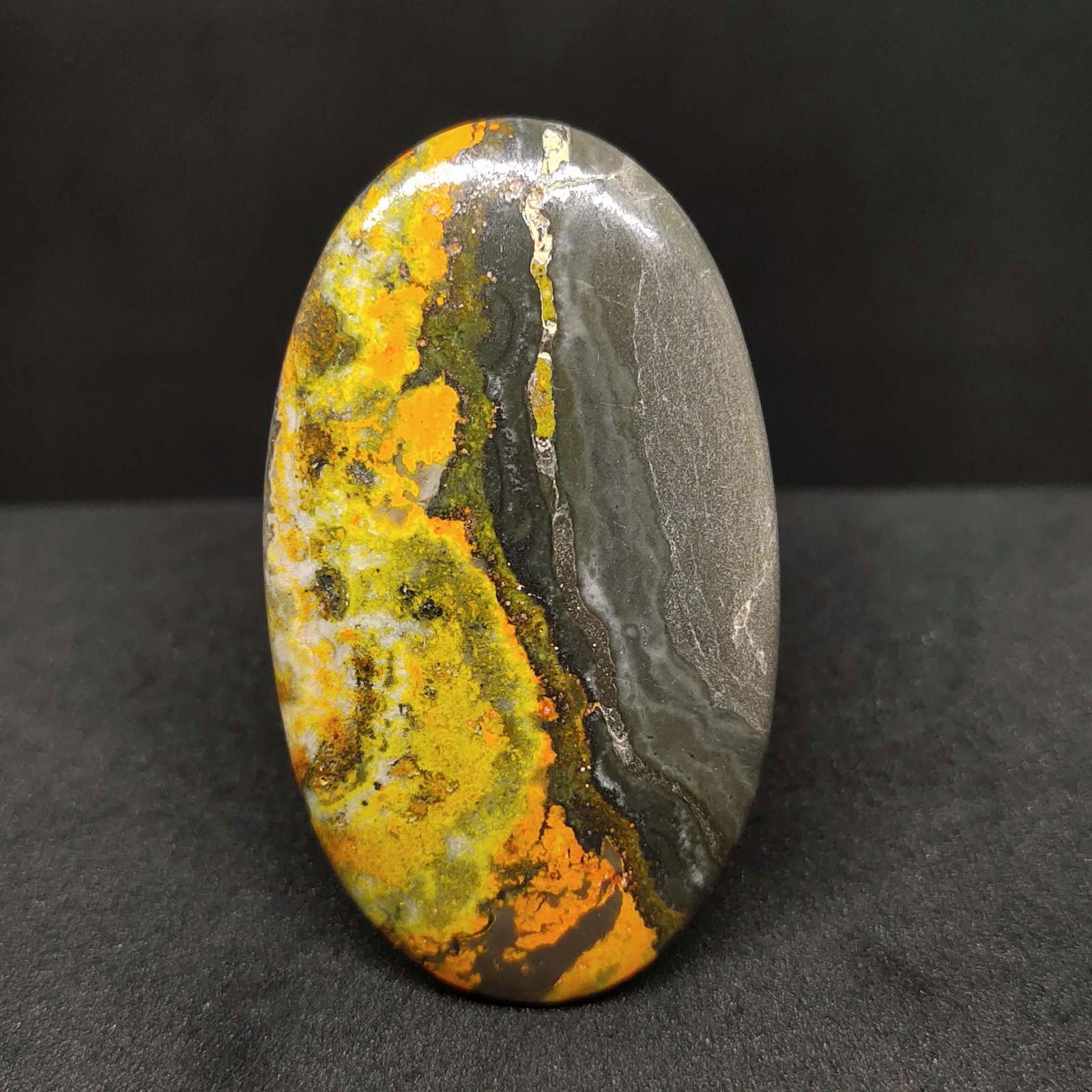 56.20 ct Natural Bumble Bee Jasper: Note : Listed stones dimensions are millimetres only, not centimetres and all are 100% Natural and rarely selected stones only