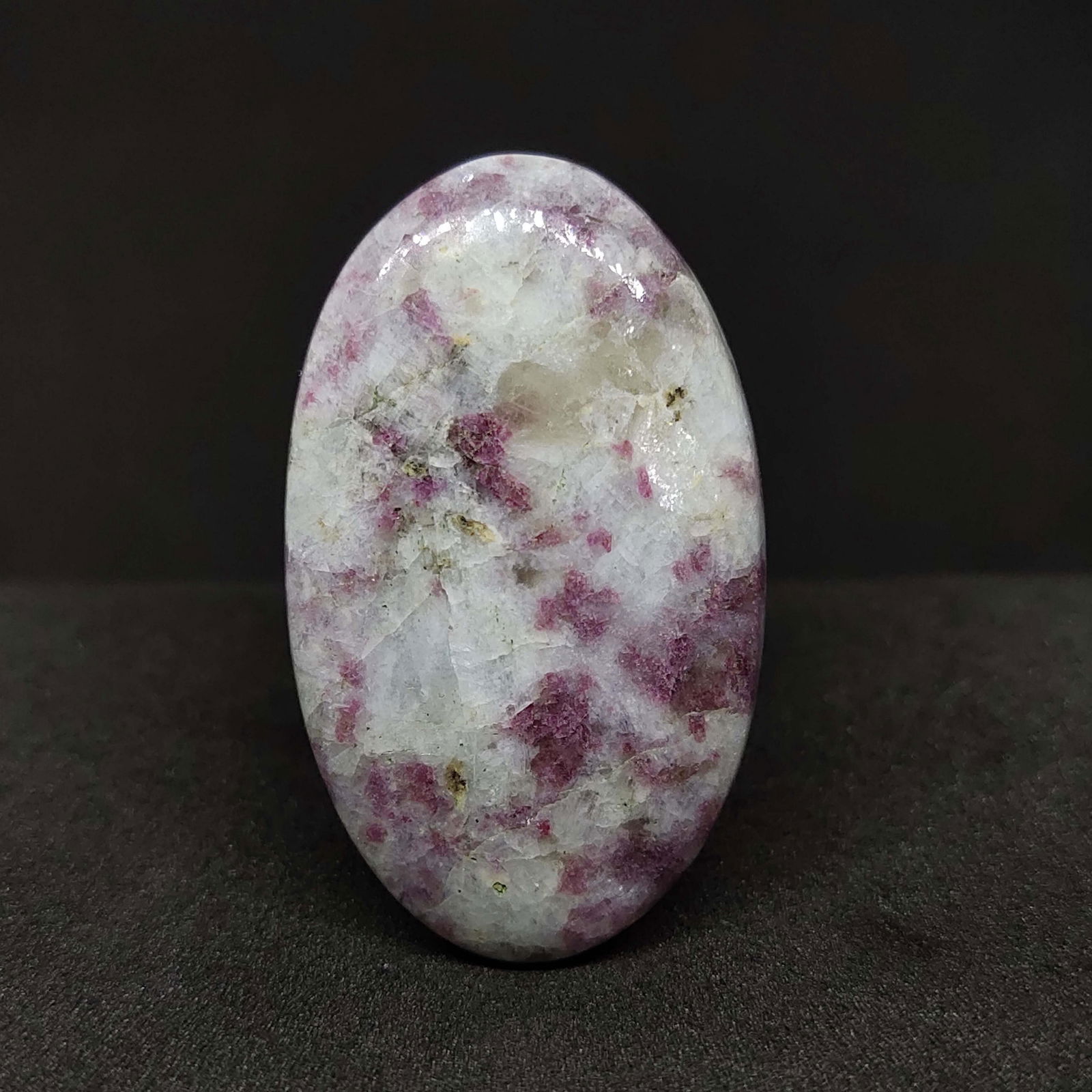 44.4 ct Natural Ruby Crystal (1 of 2)