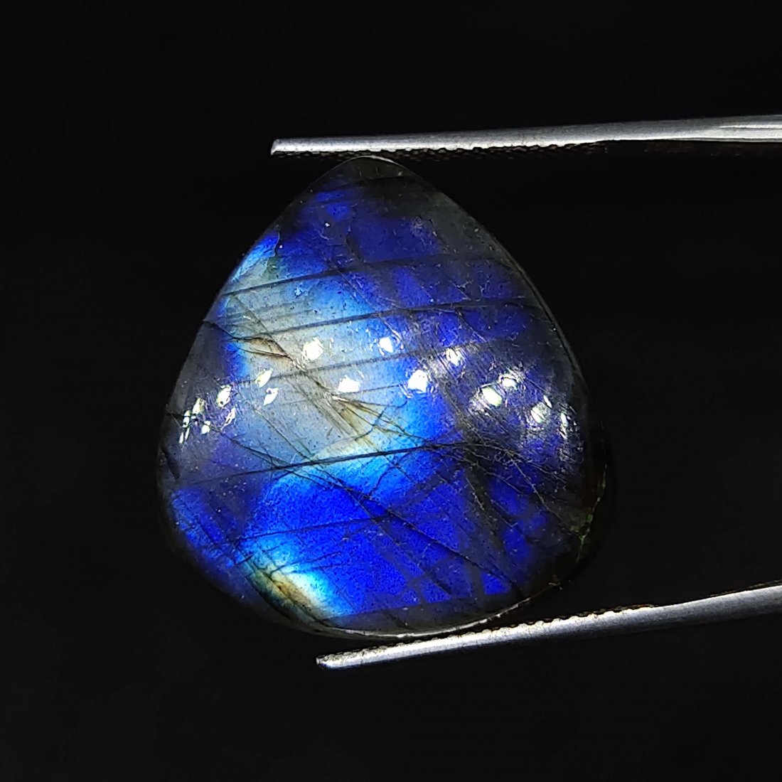 23.10ct Natural Multi Color Labradorite: Listed stones dimensions are millimetres only, not centimetres and all are 100% Natural stones and rarely collected from big quantity lots. BID WITH CONFIDENCE!!!