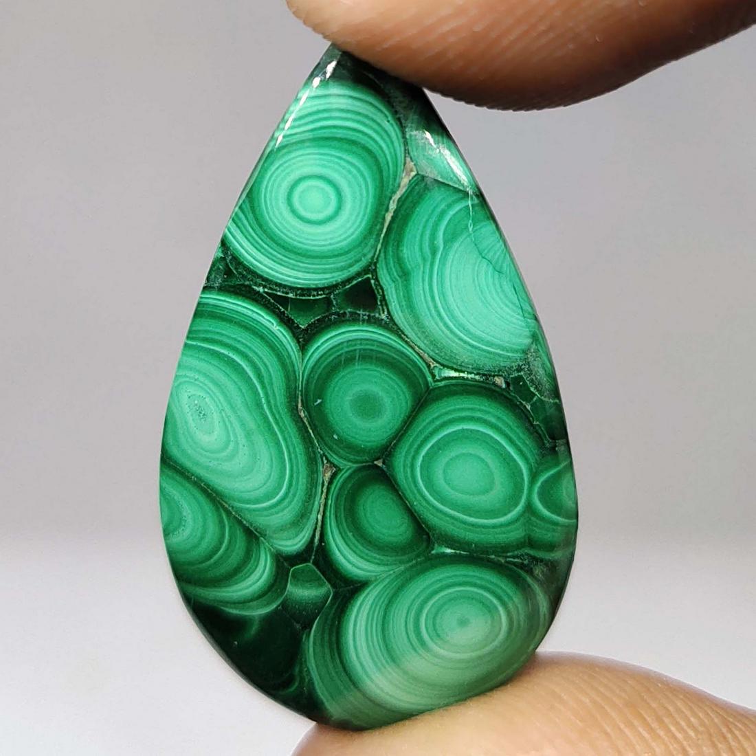 17.90 ct Top Grade Natural Malachite: Top Grade Natural Malachite with an exact weight is 17.90 ct.Top Quality stone