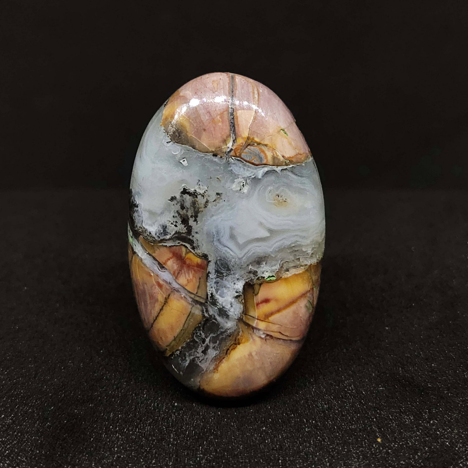 34.7 ct Natural Thunder Egg Agate (1 of 1)