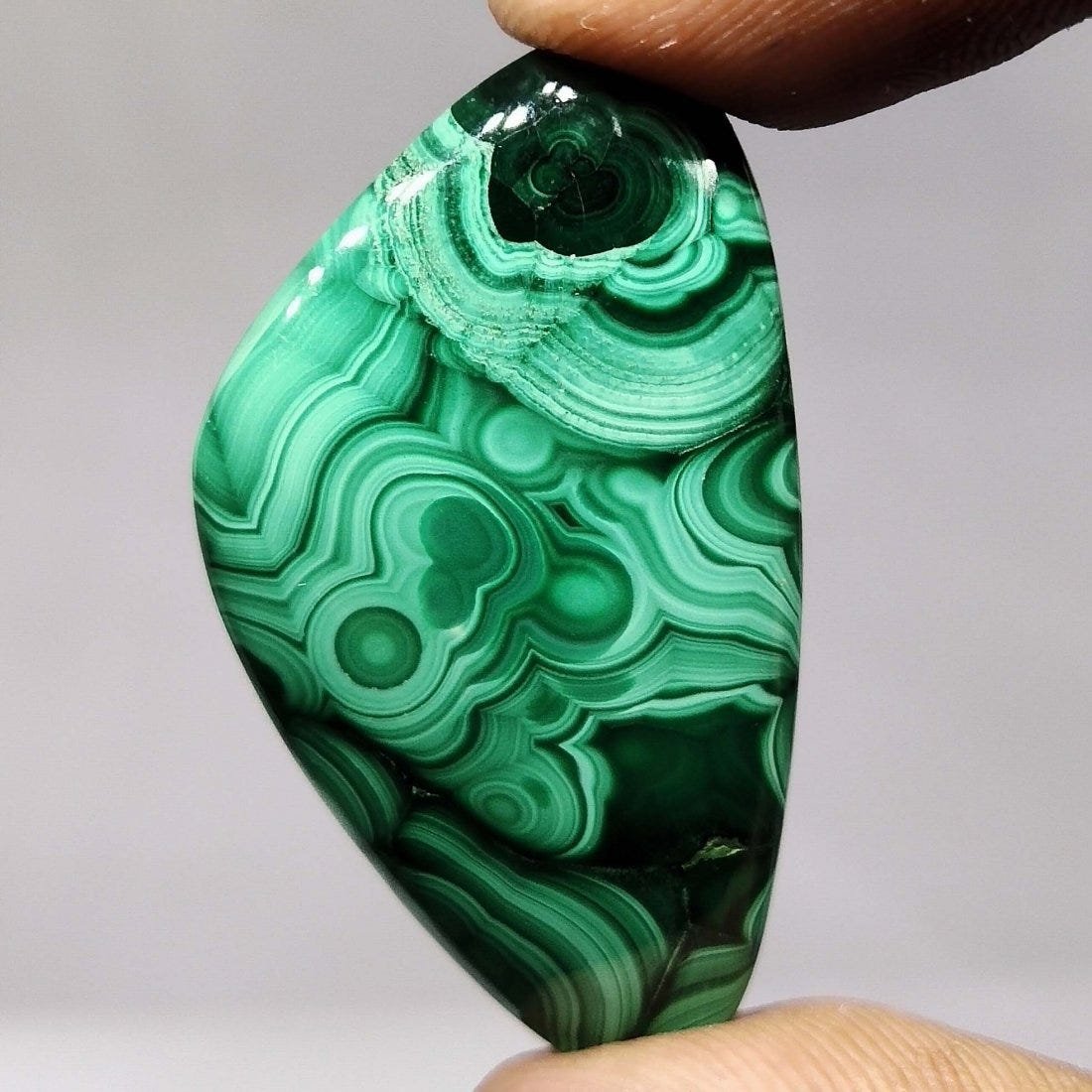 41.80 ct Top Grade Natural Malachite: All the stones listed are 100% natural and rarely selected from a big quantity lot also these are of very high quality. BID WITH CONFIDENCE!!! DIMENSIONS : 38X21X4 mm