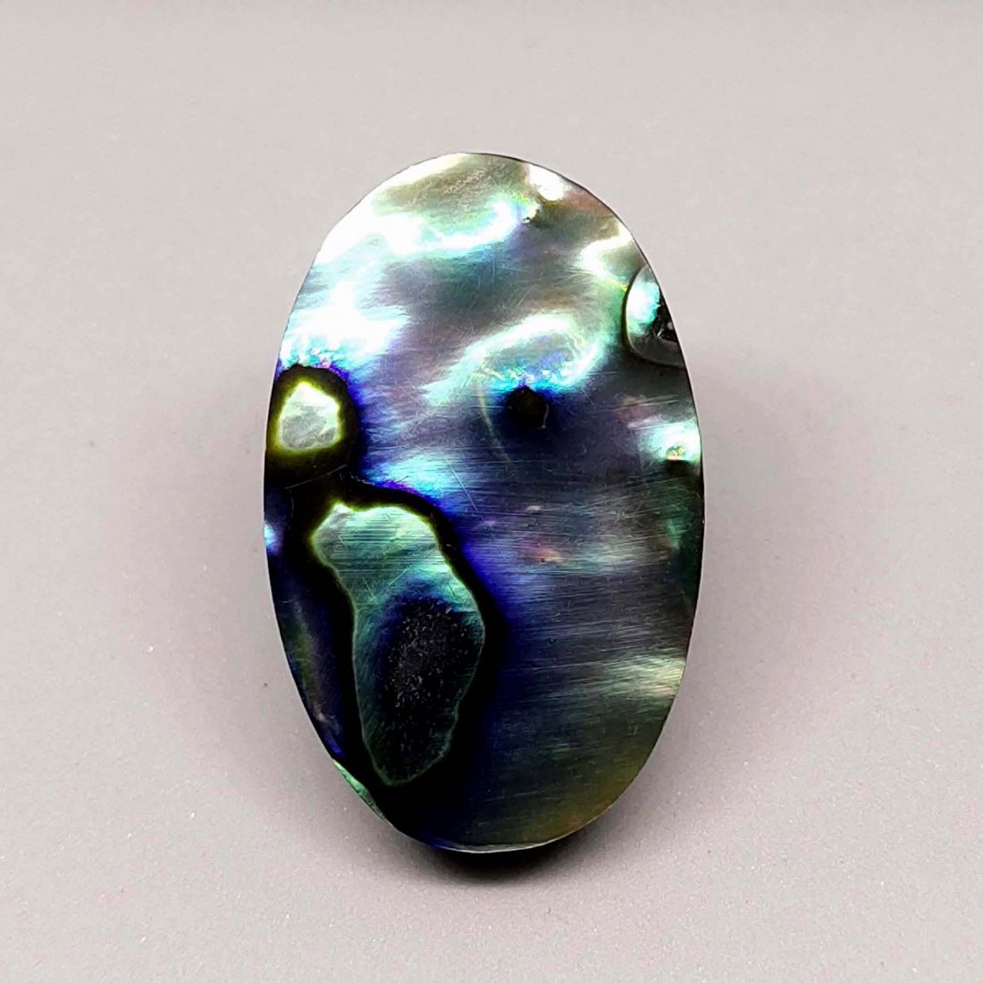 30.50 ct Natural Abalone Shell: All the stones listed are 100% natural and rarely selected from a big quantity lot also these are of very high quality. BID WITH CONFIDENCE!!! DIMENSIONS : 31X19X6 mm