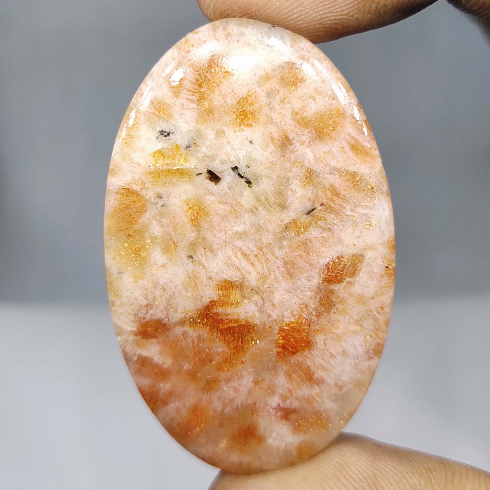 44.10 ct Natural Sunstone: All the stones listed are 100% natural and rarely selected from a big quantity lot also these are of very high quality. BID WITH CONFIDENCE!!! DIMENSIONS : 46.85X29.15X3.90 mm