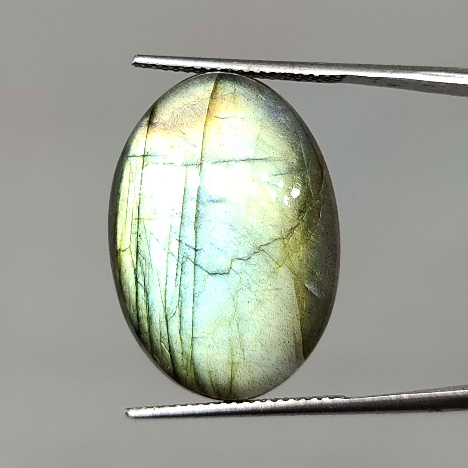 18.90 ct Natural Multi Labradorite: All the stones listed are 100% natural and rarely selected from a big quantity lot also these are of very high quality. BID WITH CONFIDENCE!!! DIMENSIONS : 23X16X6 mm