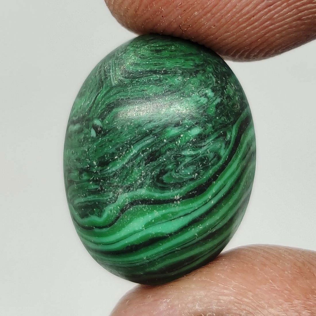 9.90 ct Natural Malachite: All the stones listed are 100% natural and rarely selected from a big quantity lot also these are of very high quality. BID WITH CONFIDENCE!!! DIMENSIONS : 16X12X7 mm