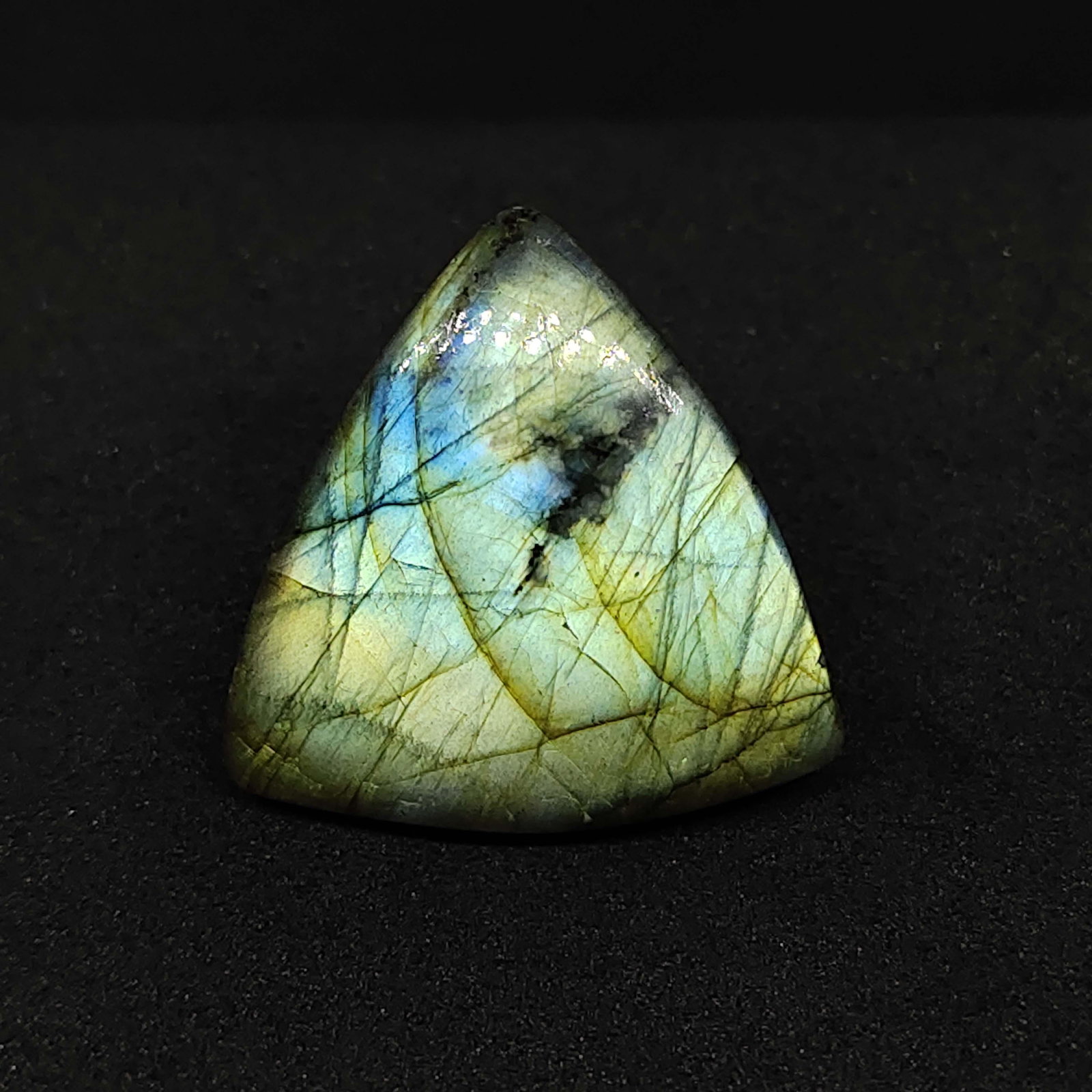 28.15 ct Natural Multi Labradorite: All the stones listed are 100% natural and rarely selected from a big quantity lot also these are of very high quality. BID WITH CONFIDENCE!!! DIMENSIONS : 26X25X6 mm