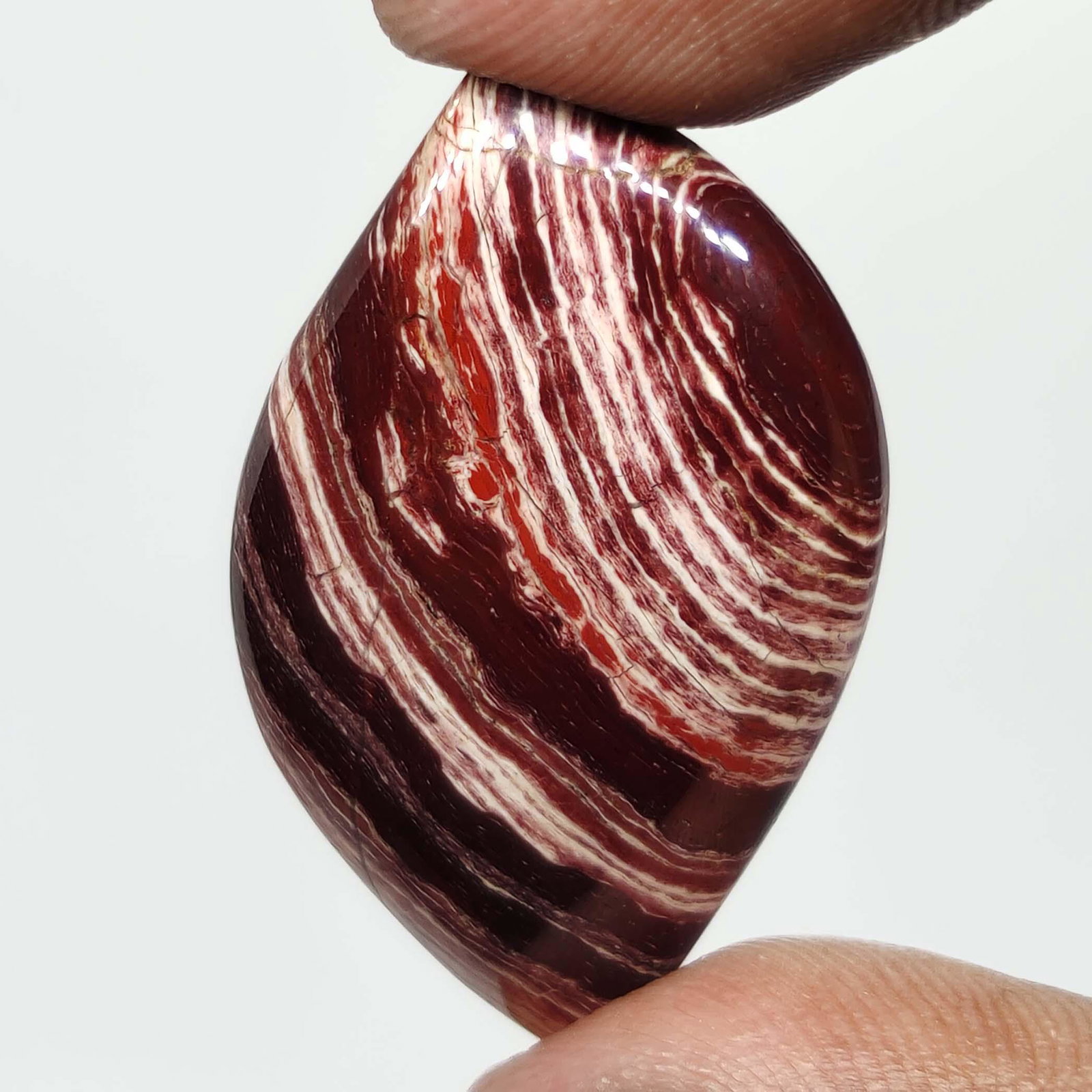 33.60 ct Natural Snake Skin Jasper: All the stones listed are 100% natural and rarely selected from a big quantity lot also these are of very high quality. BID WITH CONFIDENCE!!! DIMENSIONS : 34X20X5 mm