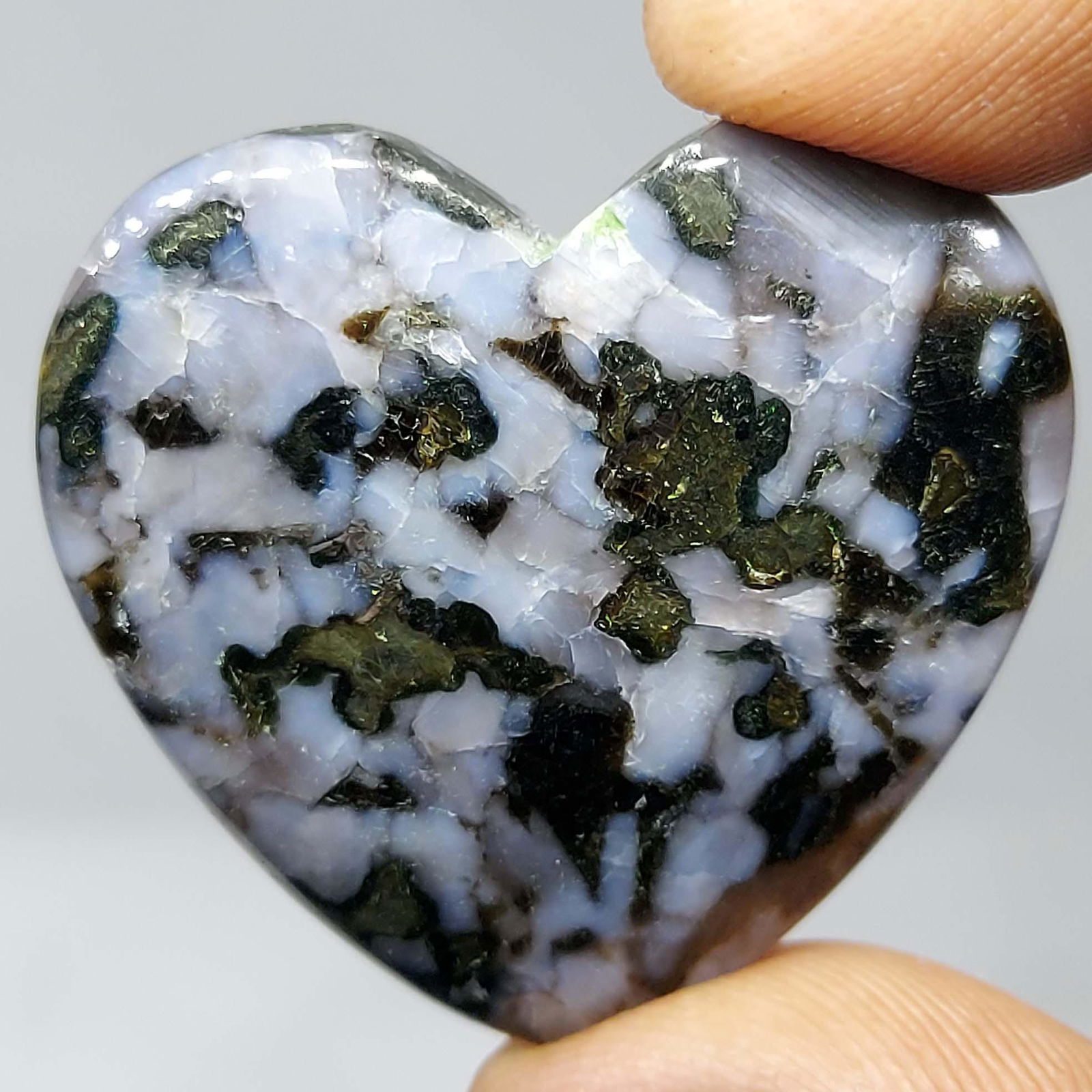 41.35 ct Natural Crocodile Jasper Heart Shape: All the stones listed are 100% natural and rarely selected from a big quantity lot also these are of very high quality. BID WITH CONFIDENCE!!! DIMENSIONS : 29X31X5 mm