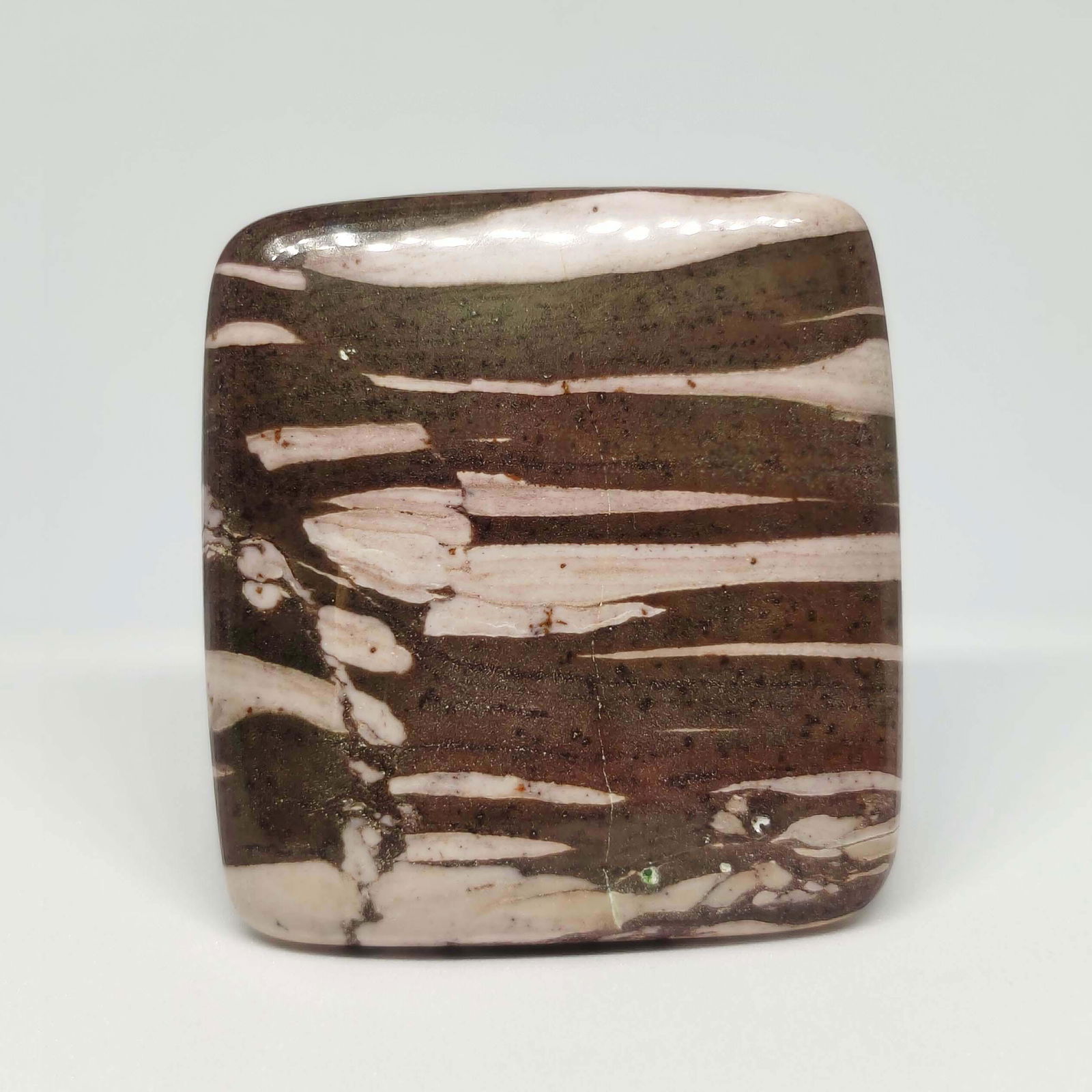 107.00 ct Top Grade Natural Zebra Jasper: All the stones listed are 100% natural and rarely selected from a big quantity lot also these are of very high quality. BID WITH CONFIDENCE!!! DIMENSIONS : 42.5X39.5X7 mm