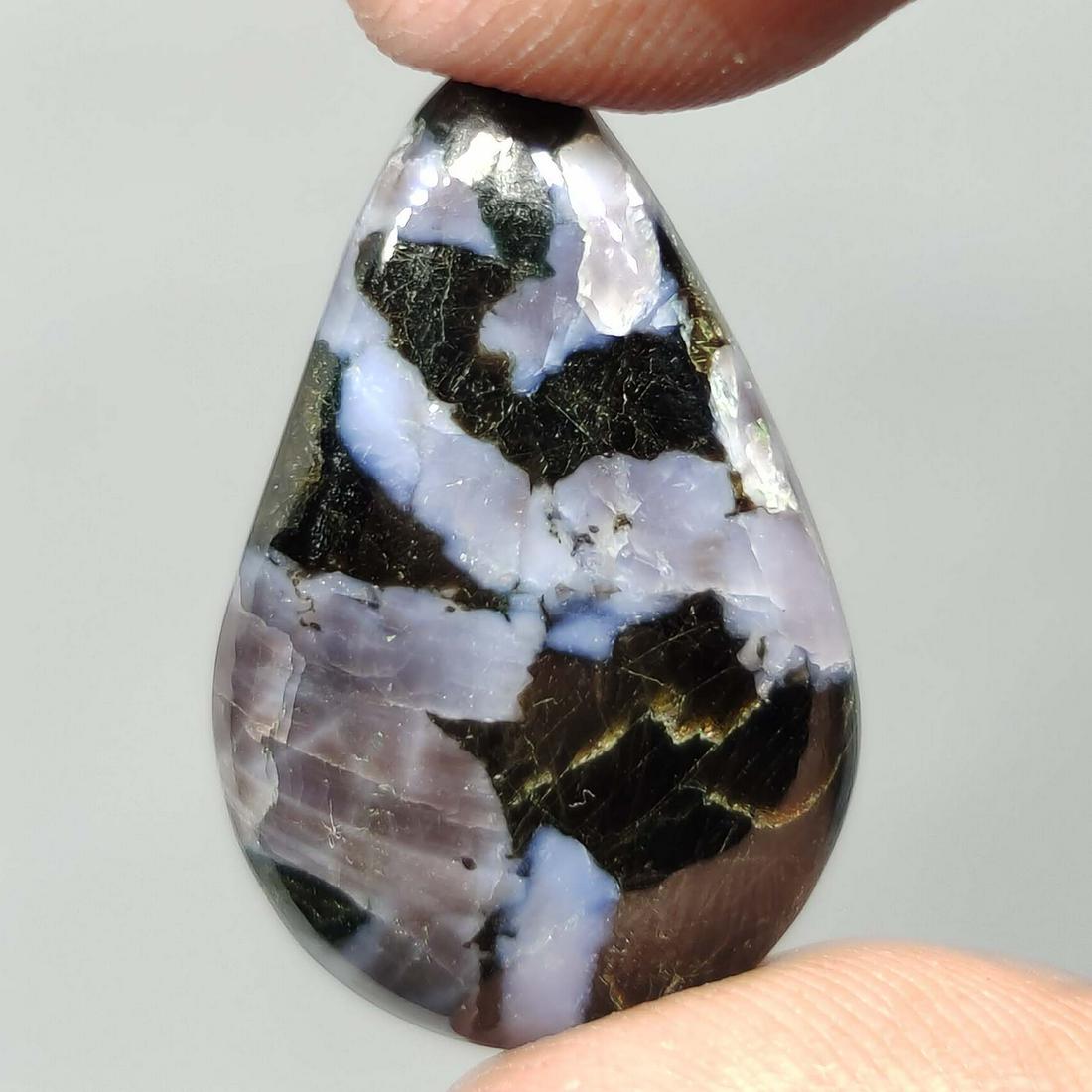 23.50 ct Top Grade Natural Gabrulite Jasper: All the stones listed are 100% natural and rarely selected from a big quantity lot also these are of very high quality. BID WITH CONFIDENCE!!! DIMENSIONS : 27X17X5 mm