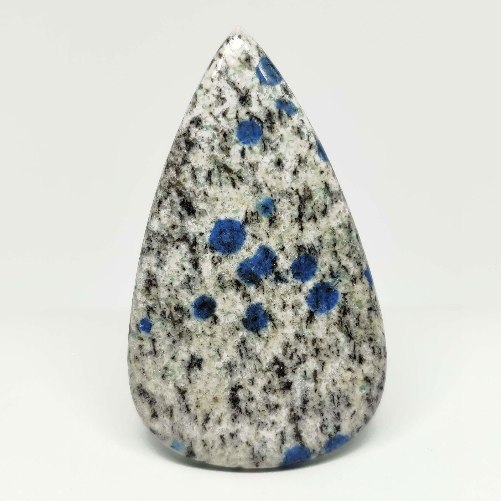 87.30 ct Natural K2 Jasper: All the stones listed are 100% natural and rarely selected from a big quantity lot also these are of very high quality. BID WITH CONFIDENCE!!! DIMENSIONS : 60.5X36X5 mm