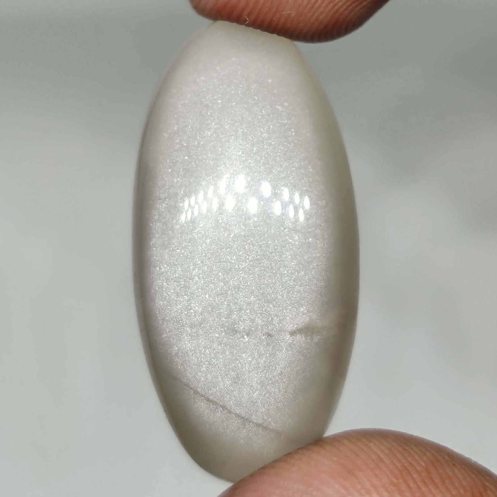31.05 ct Top Grade Natural Grey Moonstone: All the stones listed are 100% natural and rarely selected from a big quantity lot also these are of very high quality. BID WITH CONFIDENCE!!! DIMENSIONS : 32X16X7 mm
