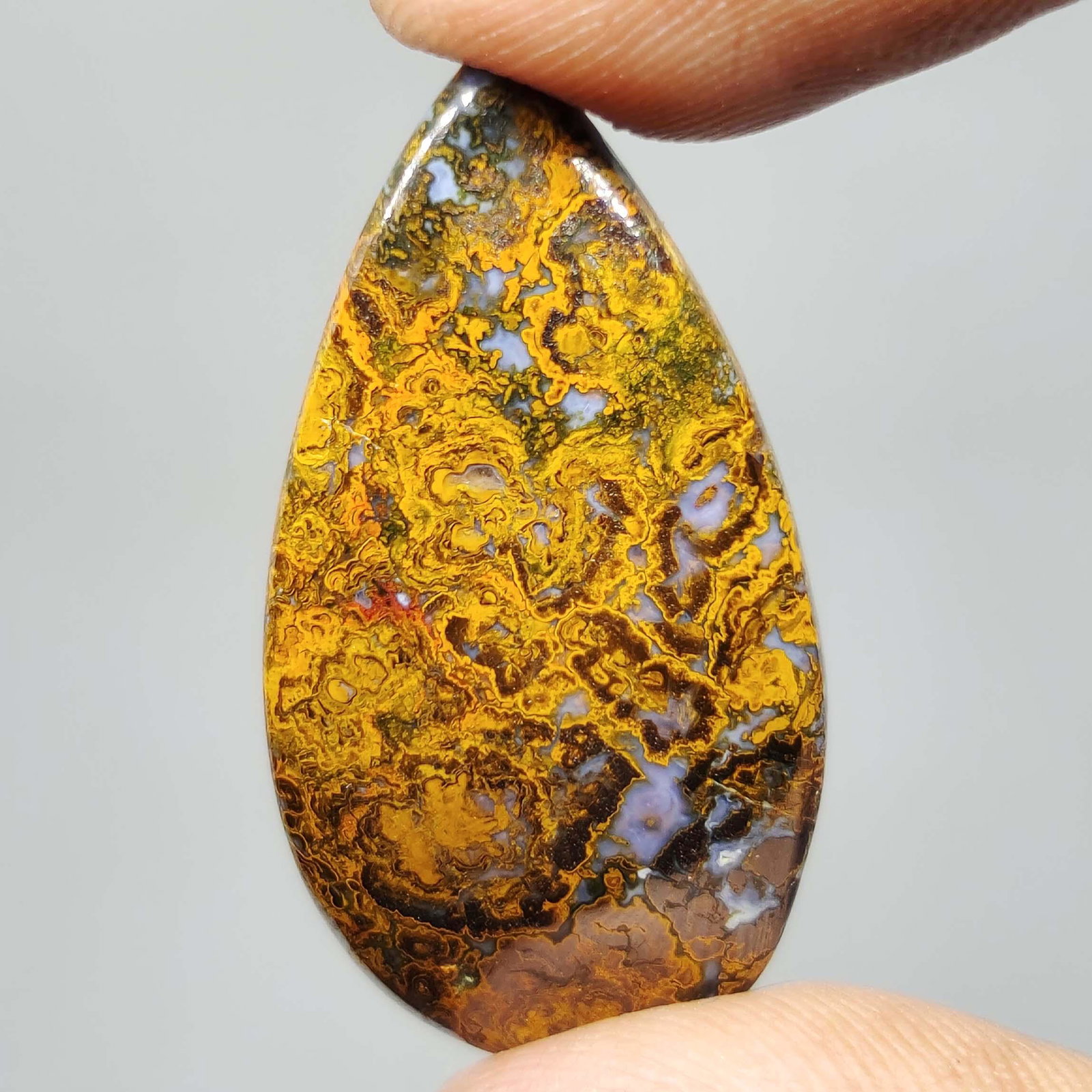 20.50 ct Top Grade Natural Hungarian Agate: All the stones listed are 100% natural and rarely selected from a big quantity lot also these are of very high quality. BID WITH CONFIDENCE!!! DIMENSIONS : 32X17X4 mm