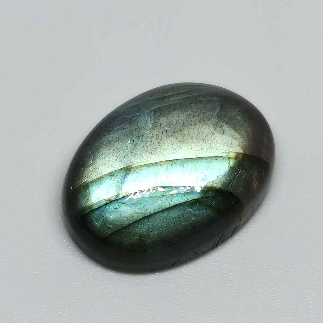 19.00 ct Natural Labradorite Cab: Gemstones: LabradoriteCarat Weights: 19.00 ct Size/Dimensions: 20 x 15 x 7 mmOrigin : India