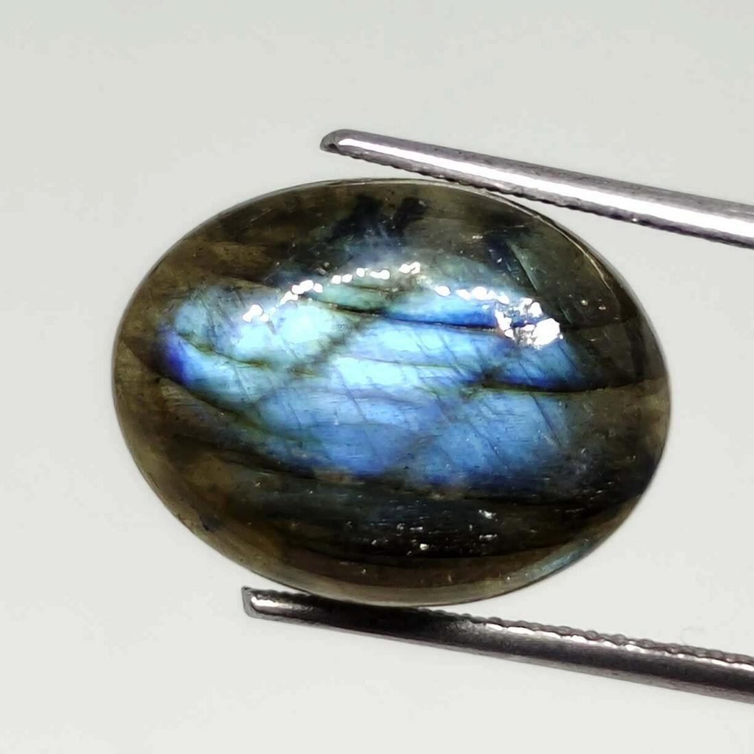 1.65 ct Natural Labradorite: Gemstones: LabradoriteCarat Weights: 10.65 ct Size/Dimensions: 16 x 12 x 6 mmOrigin : India