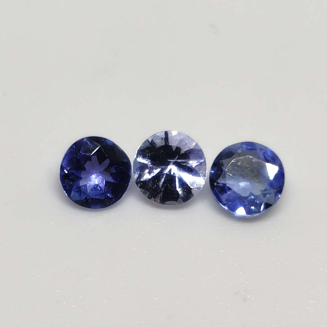 0.50 ct Natural Tanzanite Lot: Gemstones: TanzaniteCarat Weights: 0.50 ct Size/Dimensions: 4 mmOrigin : Tanzania