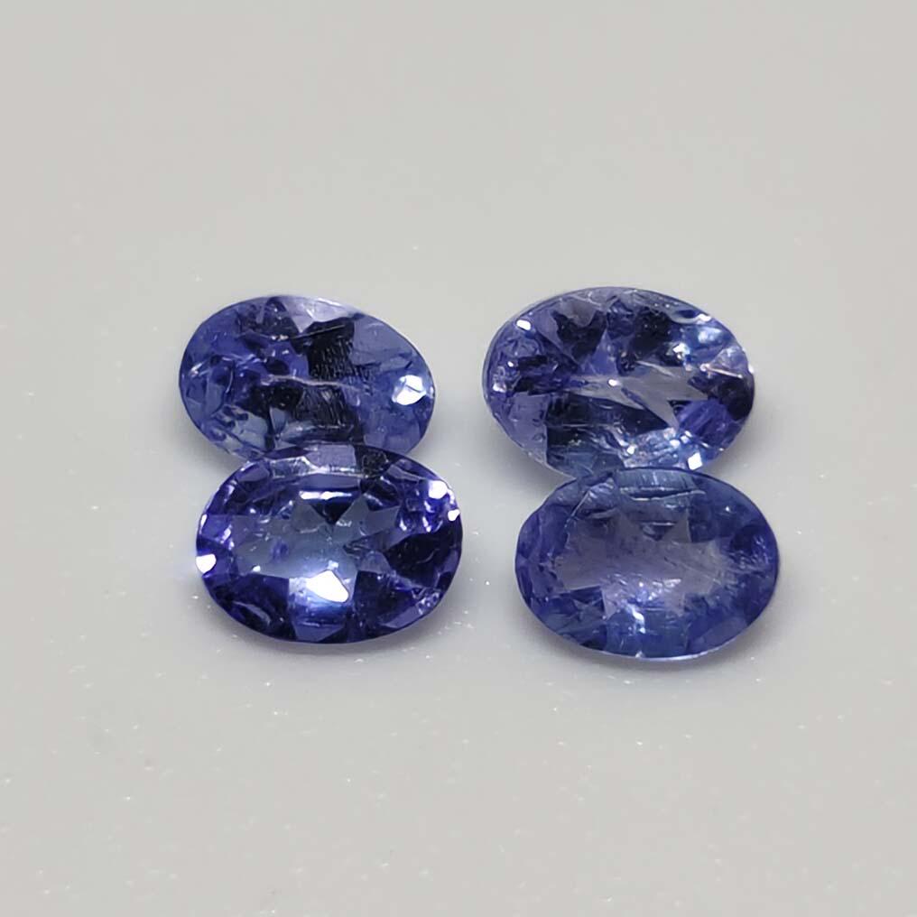 0.60 ct Natural Tanzanite Lot: Gemstones: TanzaniteCarat Weights: 0.60 ct Size/Dimensions: 3 x 4 mmOrigin : Tanzania