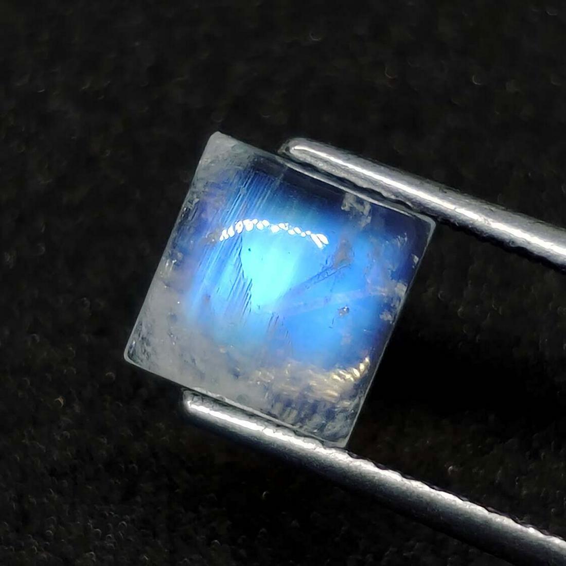 1.65 ct Natural White Rainbow Moonstone: Gemstones: MoonstoneCarat Weights: 1.65 ct Size/Dimensions: 6 x 6 x 3 mmOrigin : India