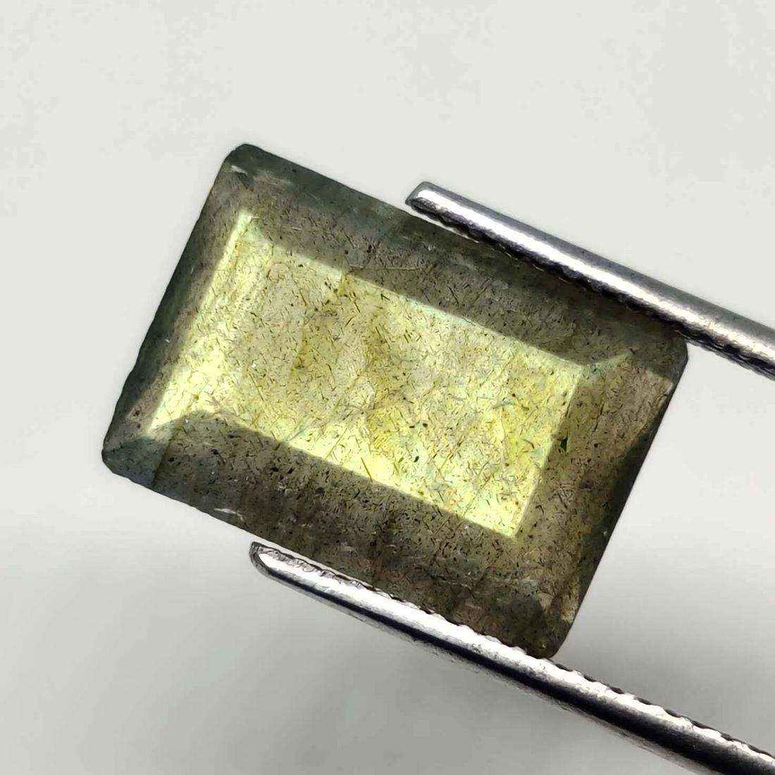 6.00 ct Natural Labradorite Cut: Gemstones: LabradoriteCarat Weights: 6.00 ct Size/Dimensions: 13 x 9 x 5 mmOrigin : India