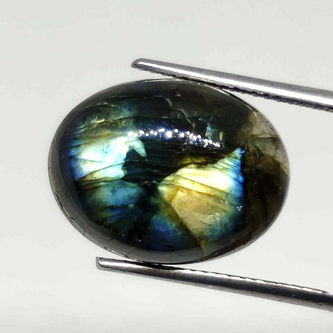10.80 ct Natural Labradorite: Gemstones: LabradoriteCarat Weights: 10.80 ct Size/Dimensions: 16 x 12 x 6 mmOrigin : India