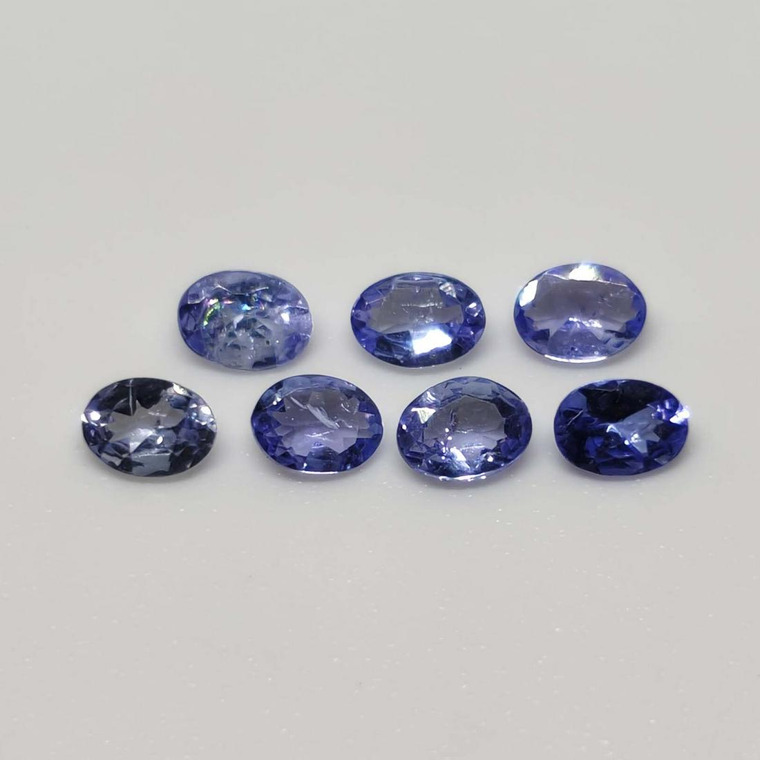 1.00 ct Natural Tanzanite Lot: Gemstones: TanzaniteCarat Weights: 1.00 ct Size/Dimensions: 3 x 4 mmOrigin : Tanzania