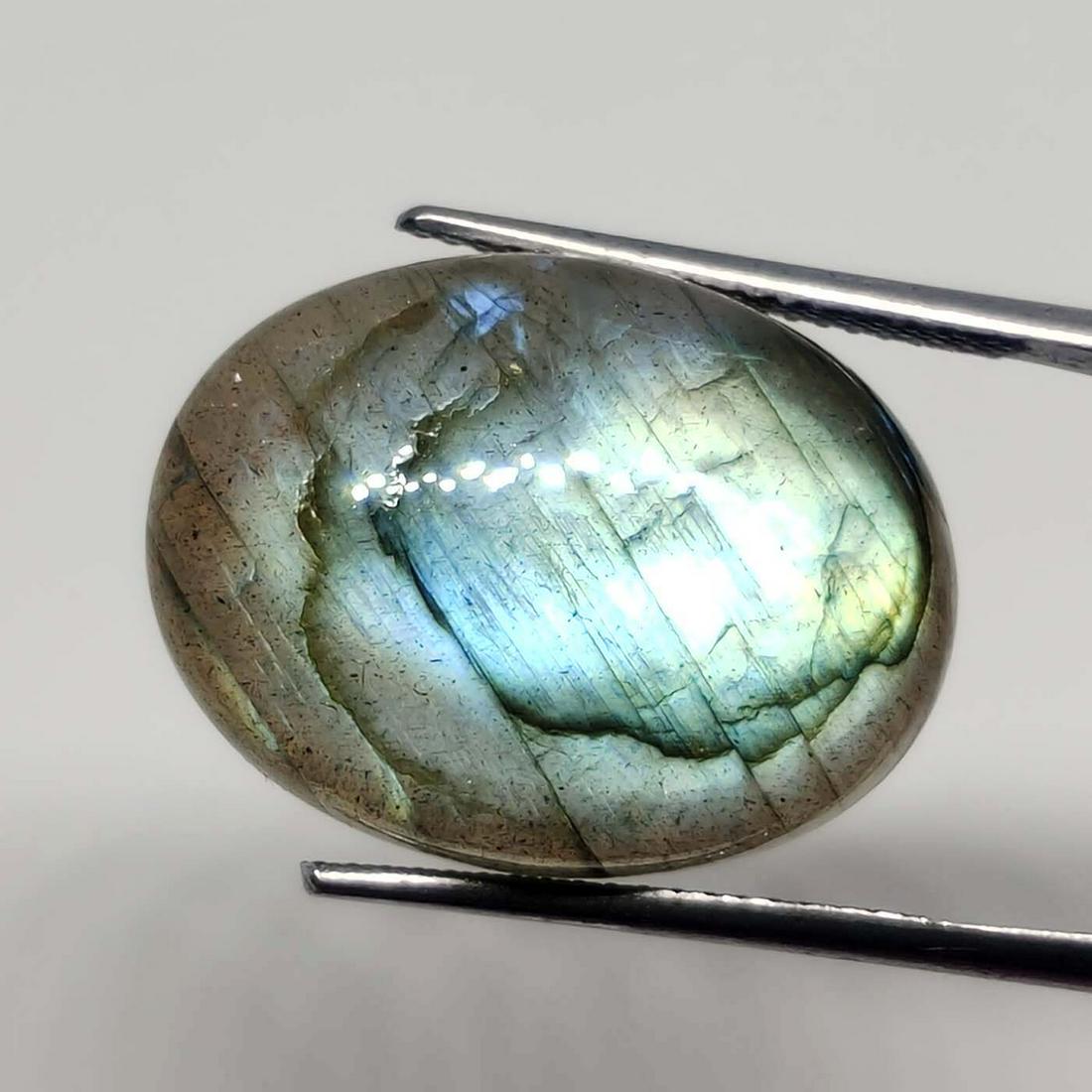 18.00 ct Natural Labradorite: Gemstones: LabradoriteCarat Weights: 18.00 ct Size/Dimensions: 20 x 15 x 7 mmOrigin : India