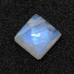 3.50 ct Natural White Rainbow Moonstone